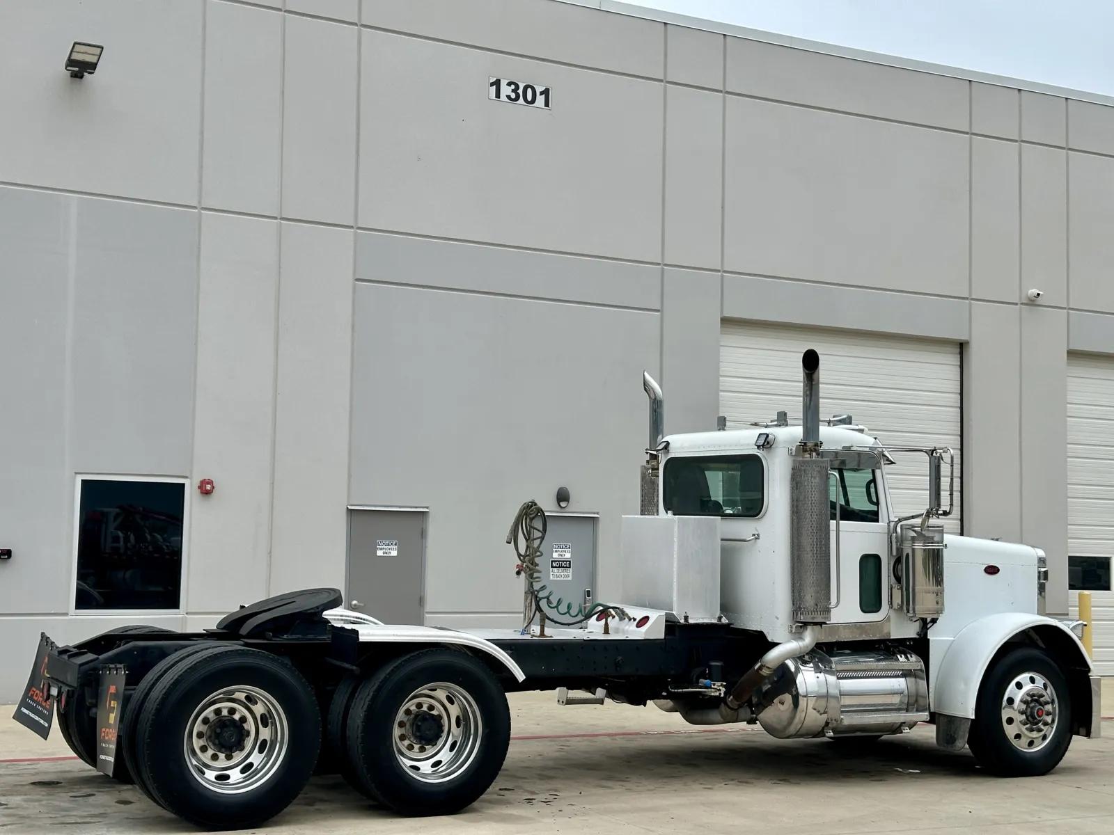 2007 Peterbilt 379 in Hutchins, TX — photo 5