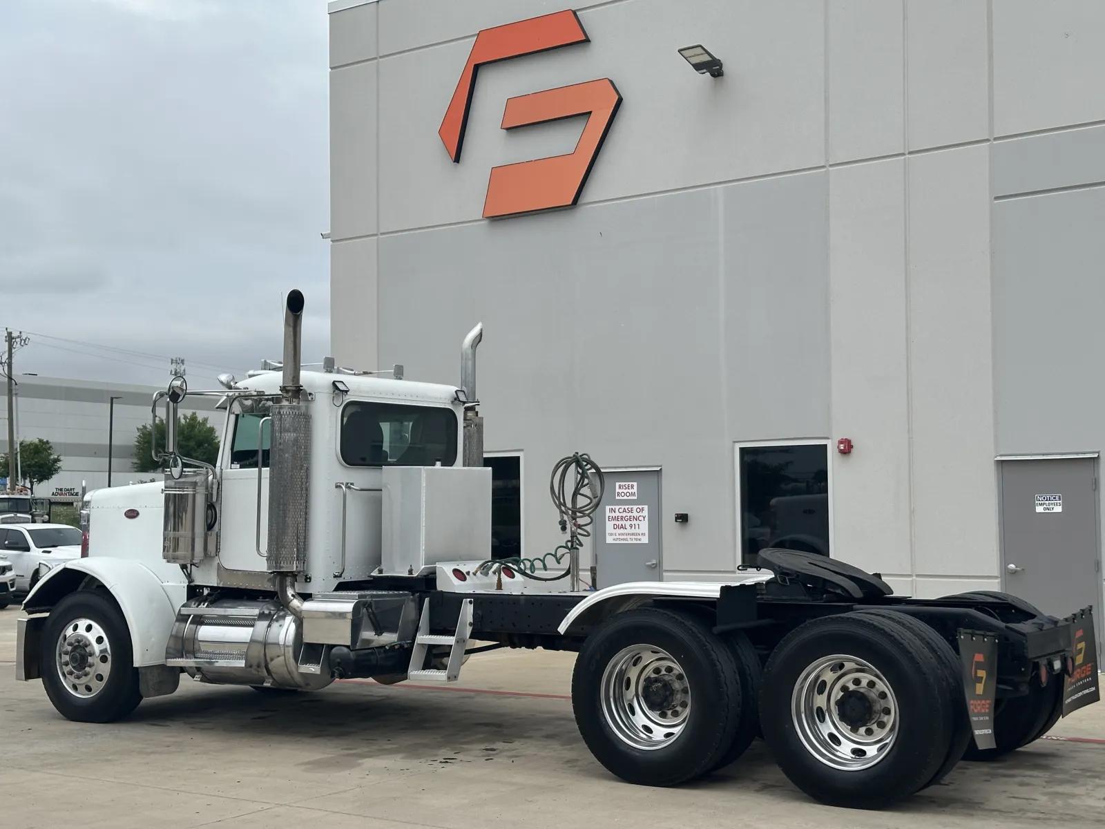 2007 Peterbilt 379 in Hutchins, TX — photo 6