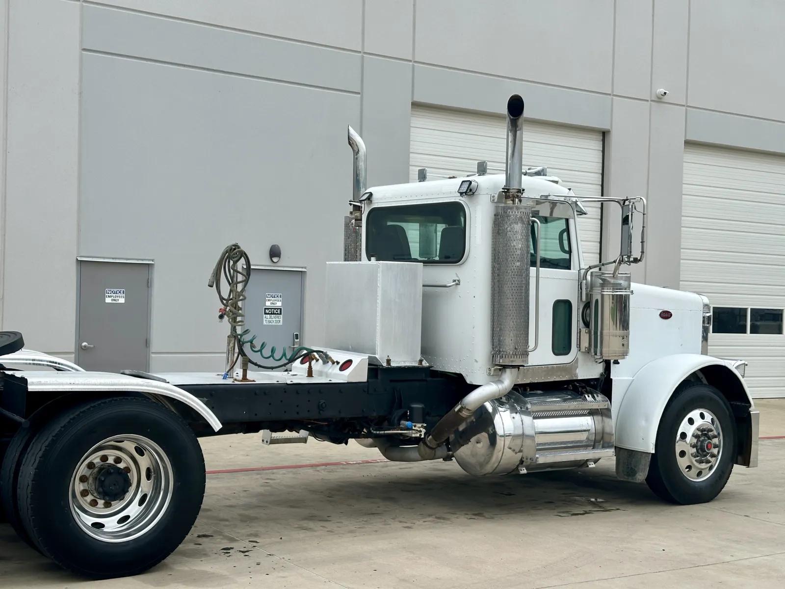 2007 Peterbilt 379 in Hutchins, TX — photo 7