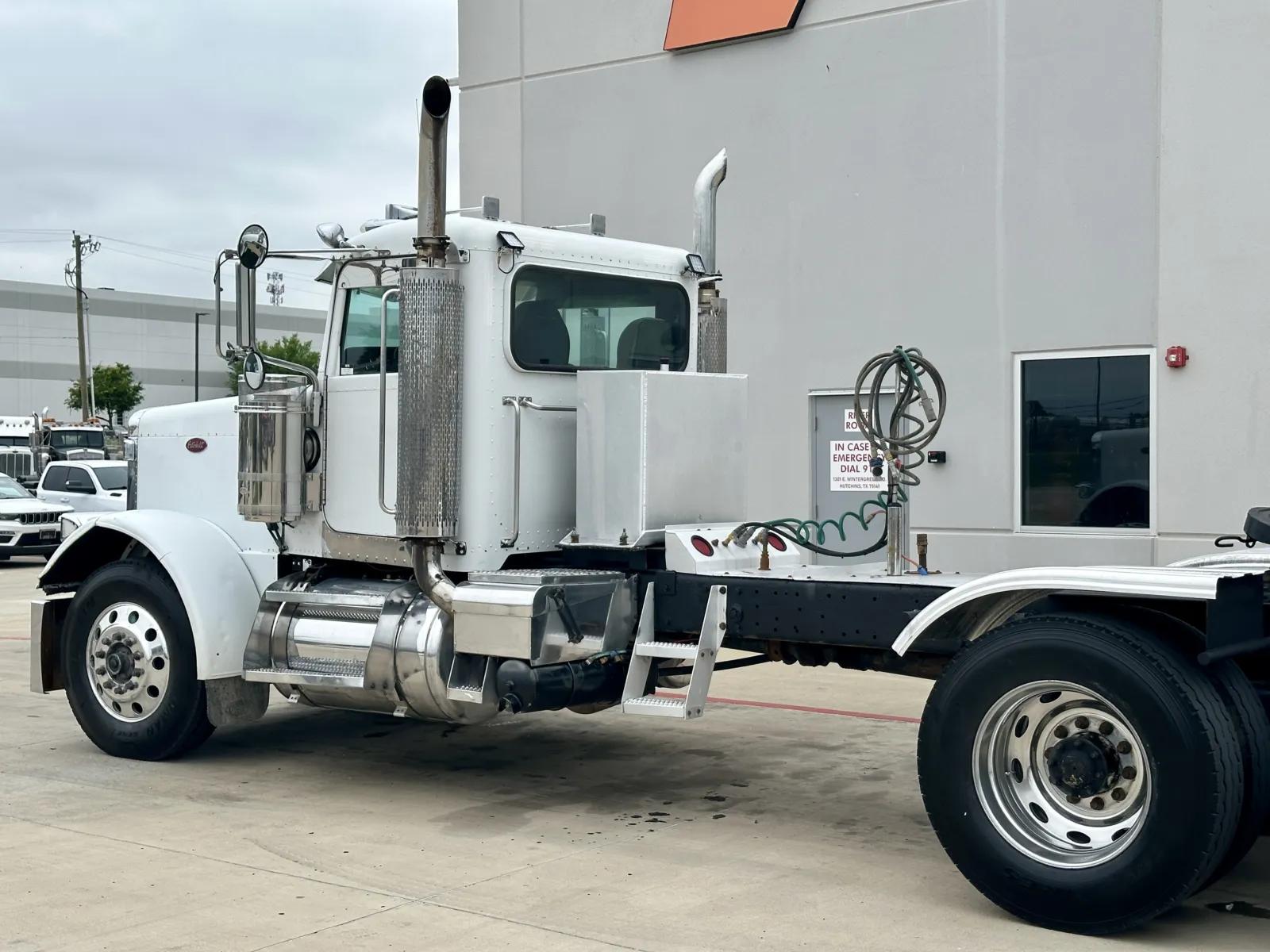 2007 Peterbilt 379 in Hutchins, TX — photo 8