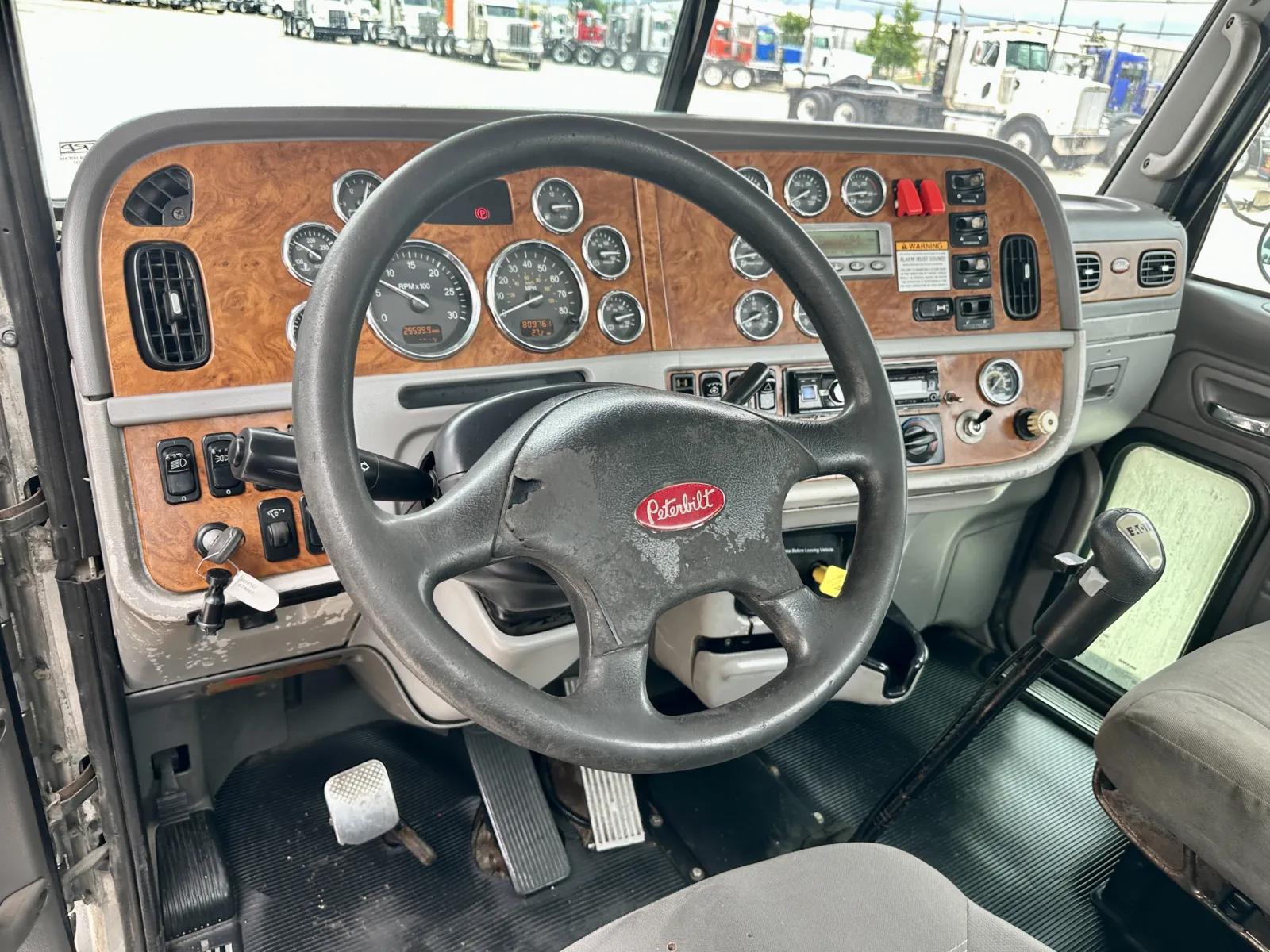 2007 Peterbilt 379 in Hutchins, TX — photo 15