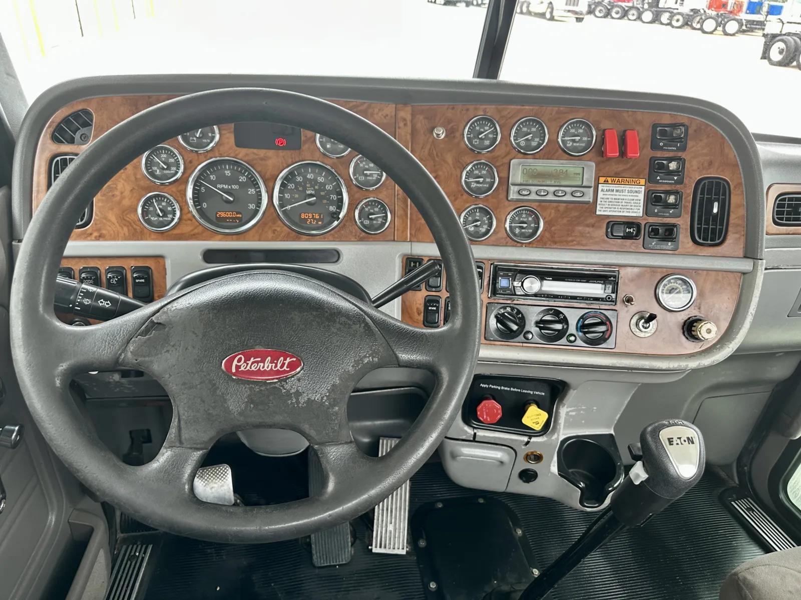 2007 Peterbilt 379 in Hutchins, TX — photo 16