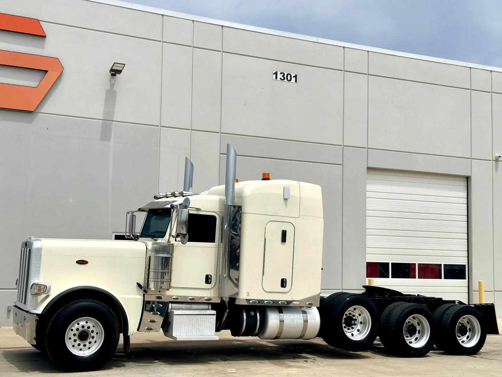 2019 Peterbilt 389 in Hutchins, TX — photo 2