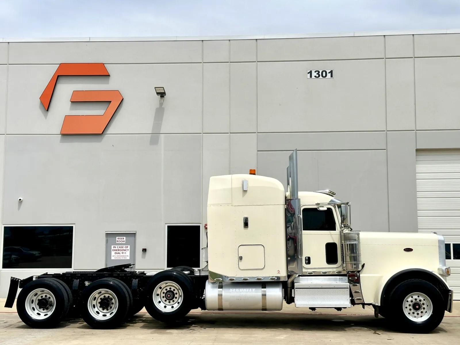 2019 Peterbilt 389 in Hutchins, TX — photo 3