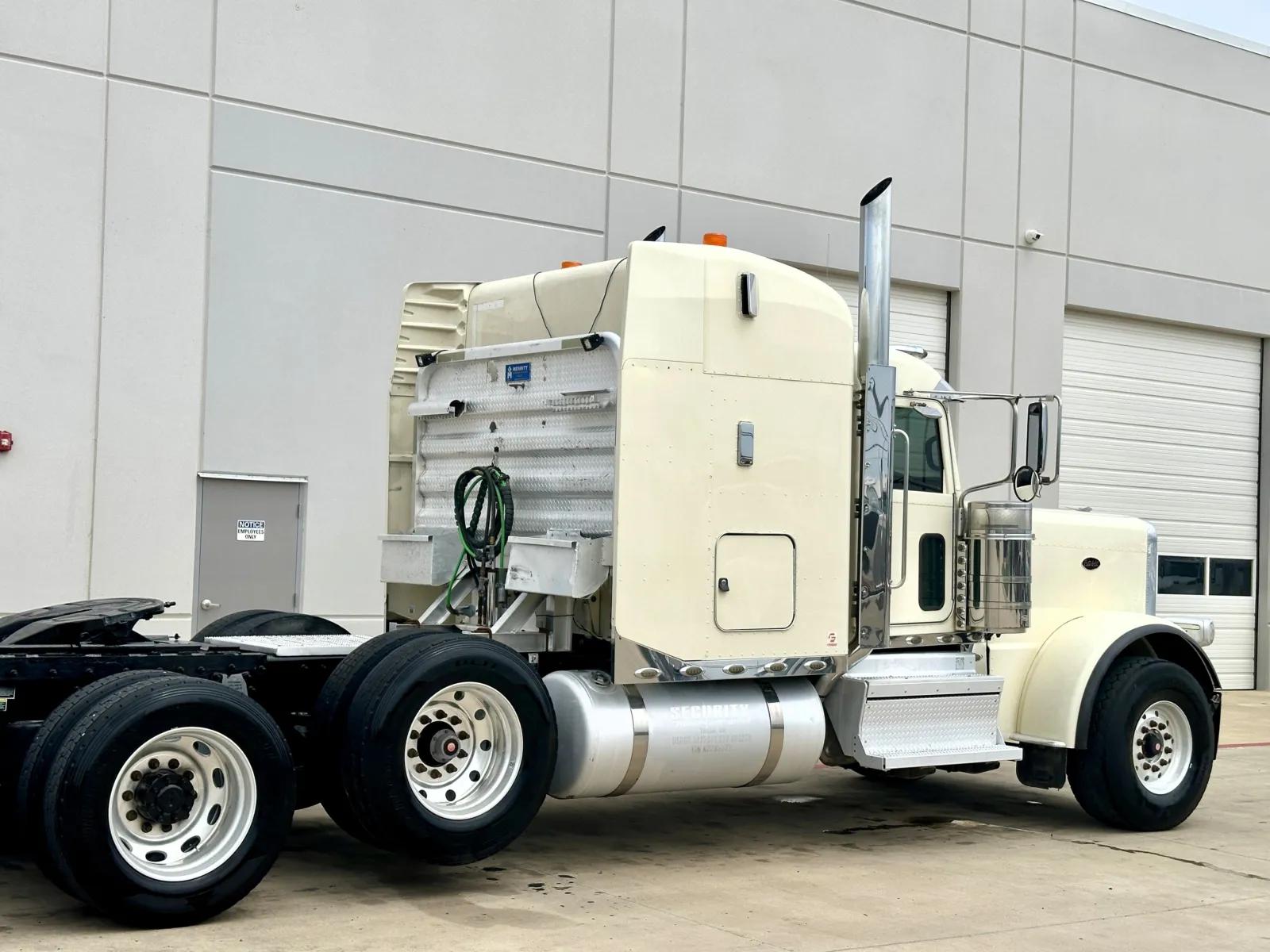 2019 Peterbilt 389 in Hutchins, TX — photo 7