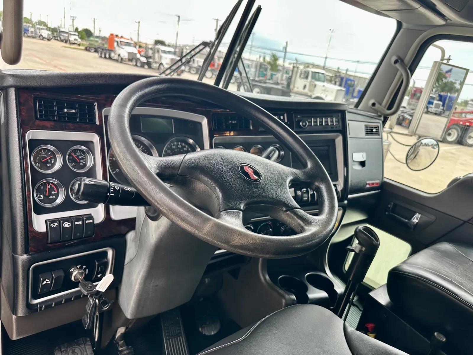 2016 Kenworth T800 in Hutchins, TX — photo 15