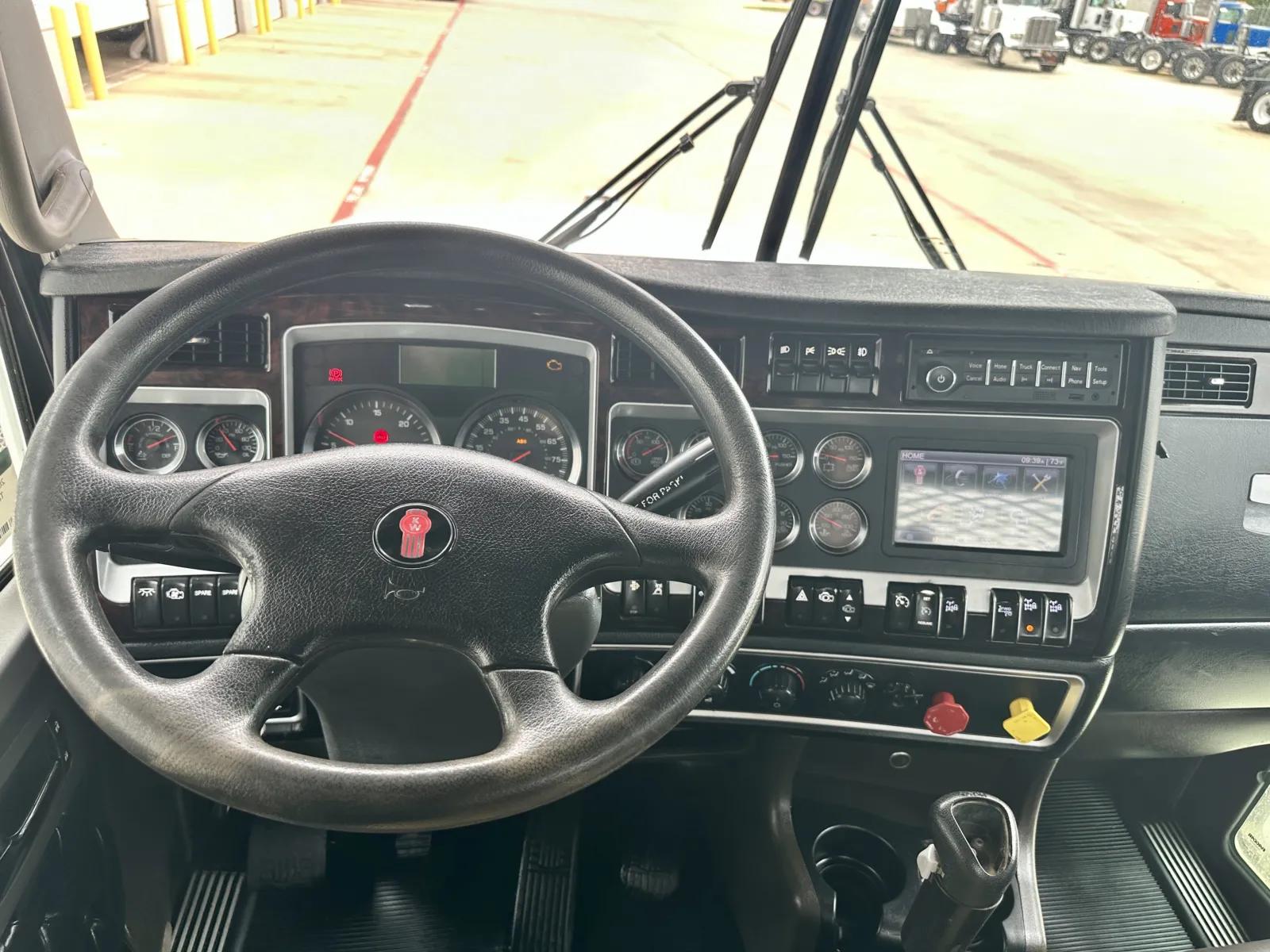2016 Kenworth T800 in Hutchins, TX — photo 16