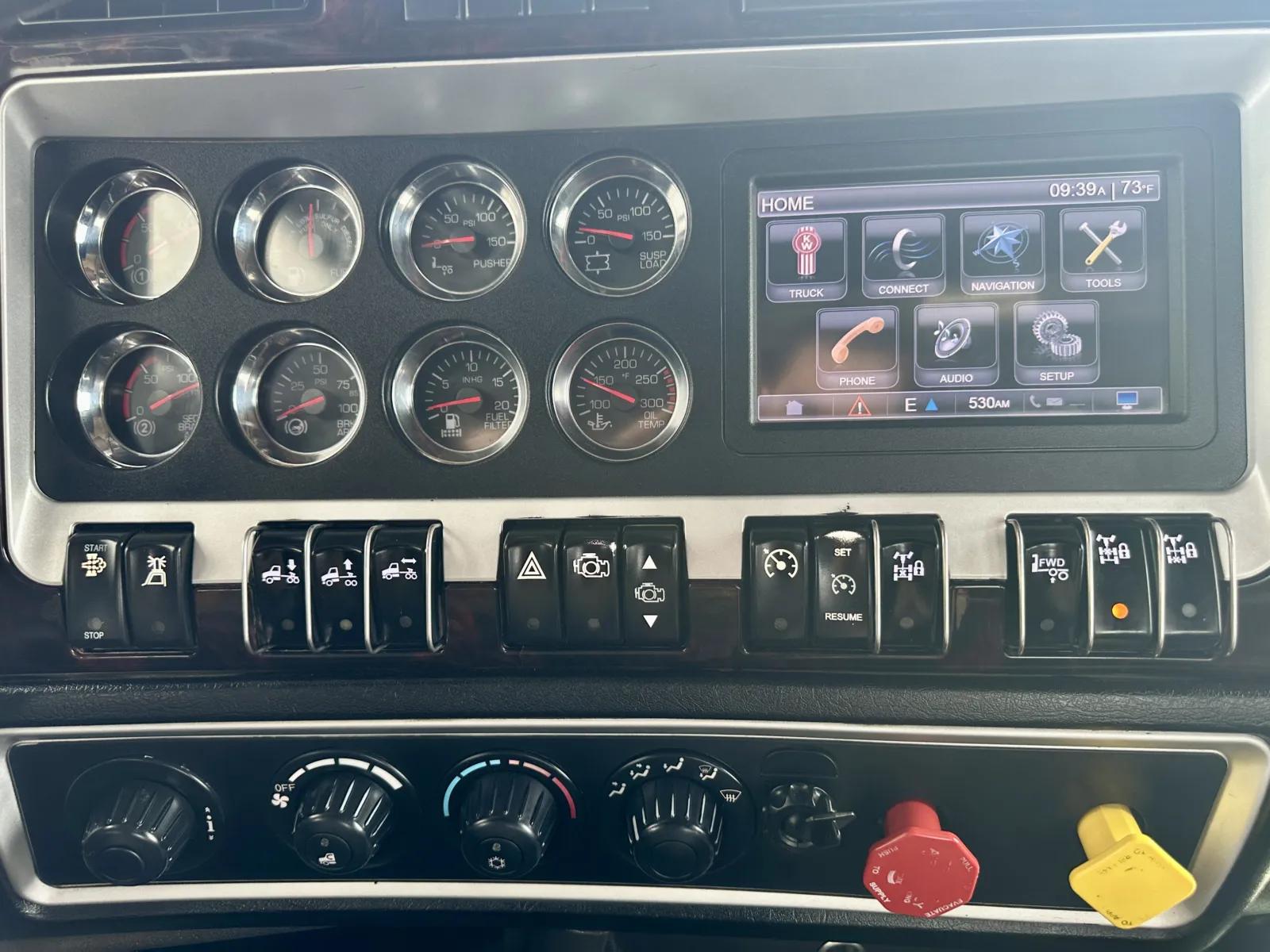 2016 Kenworth T800 in Hutchins, TX — photo 18
