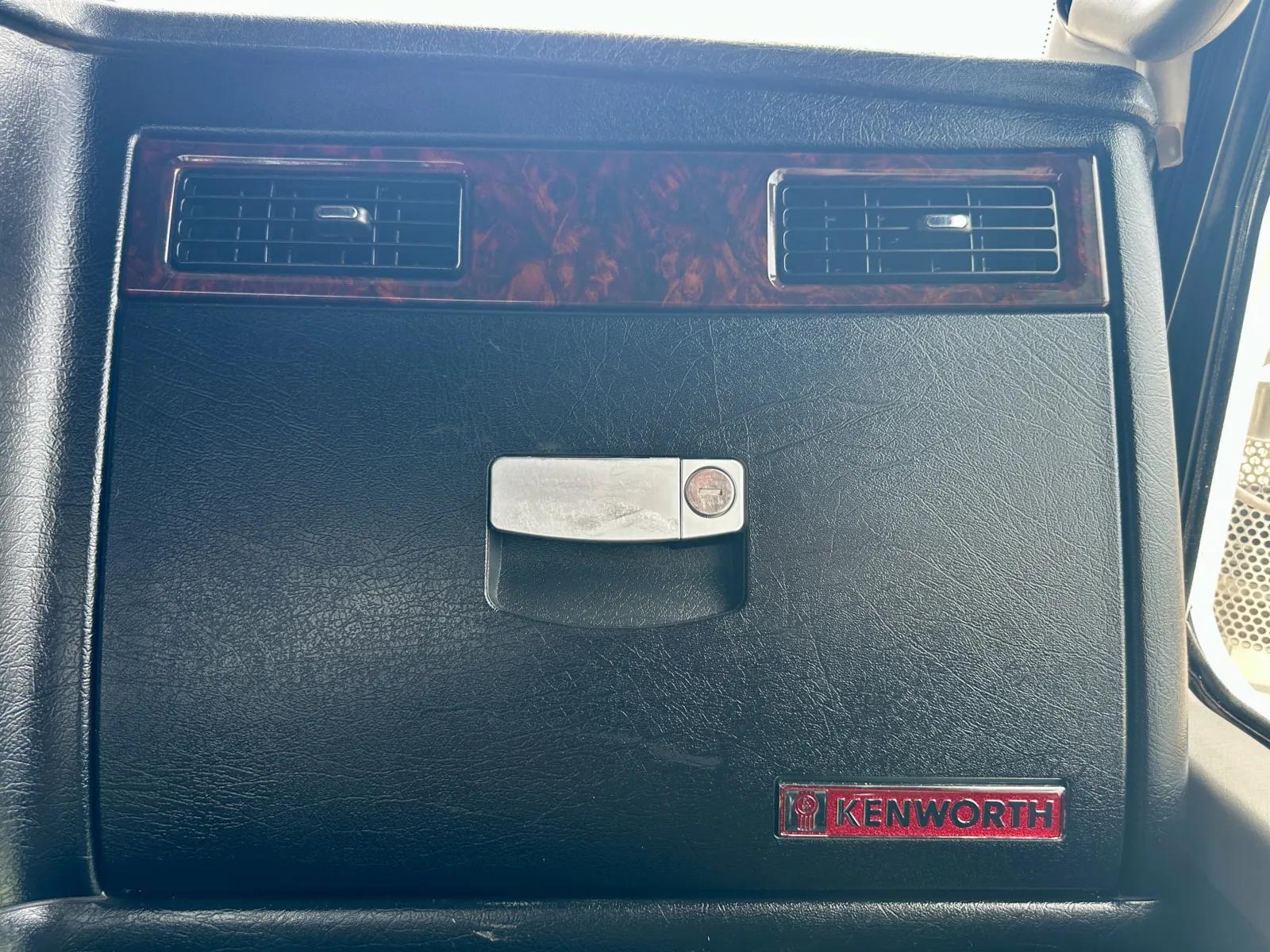 2016 Kenworth T800 in Hutchins, TX — photo 19