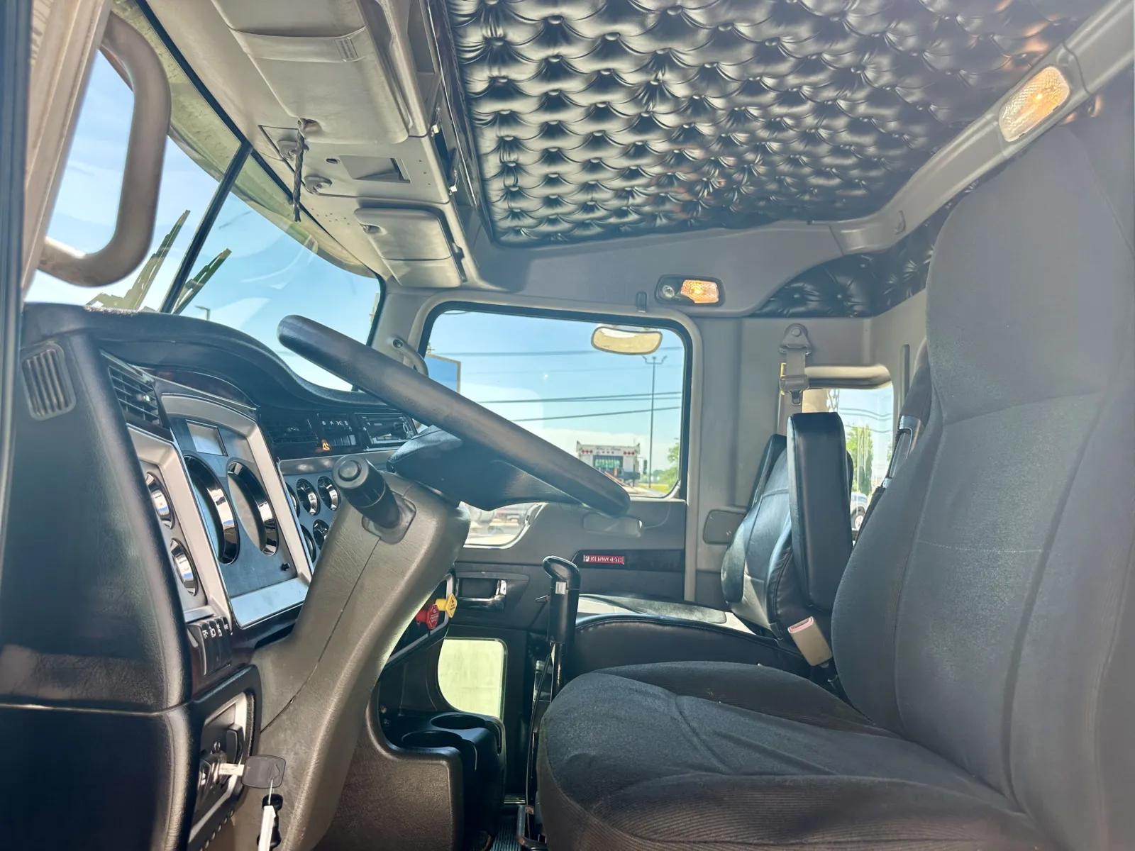 2016 Kenworth T800 in Hutchins, TX — photo 14