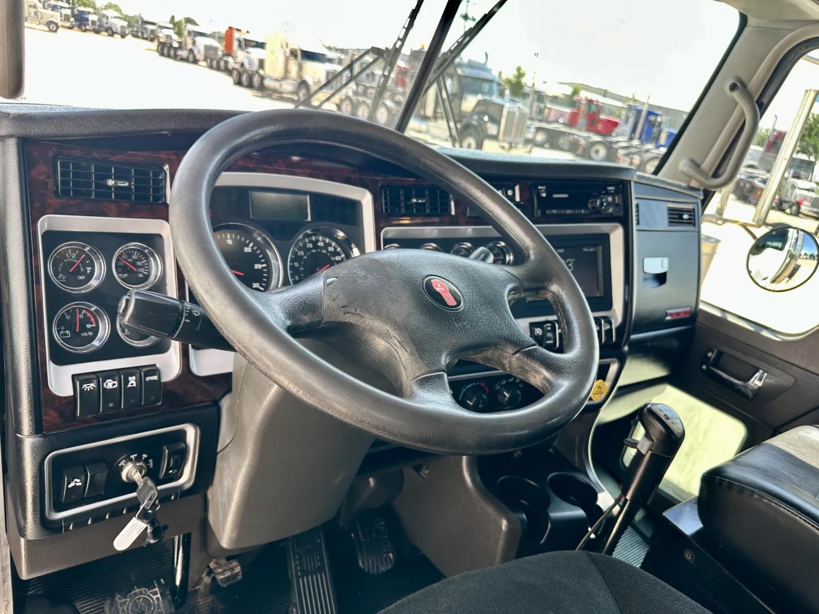 2016 Kenworth T800 in Hutchins, TX — photo 15