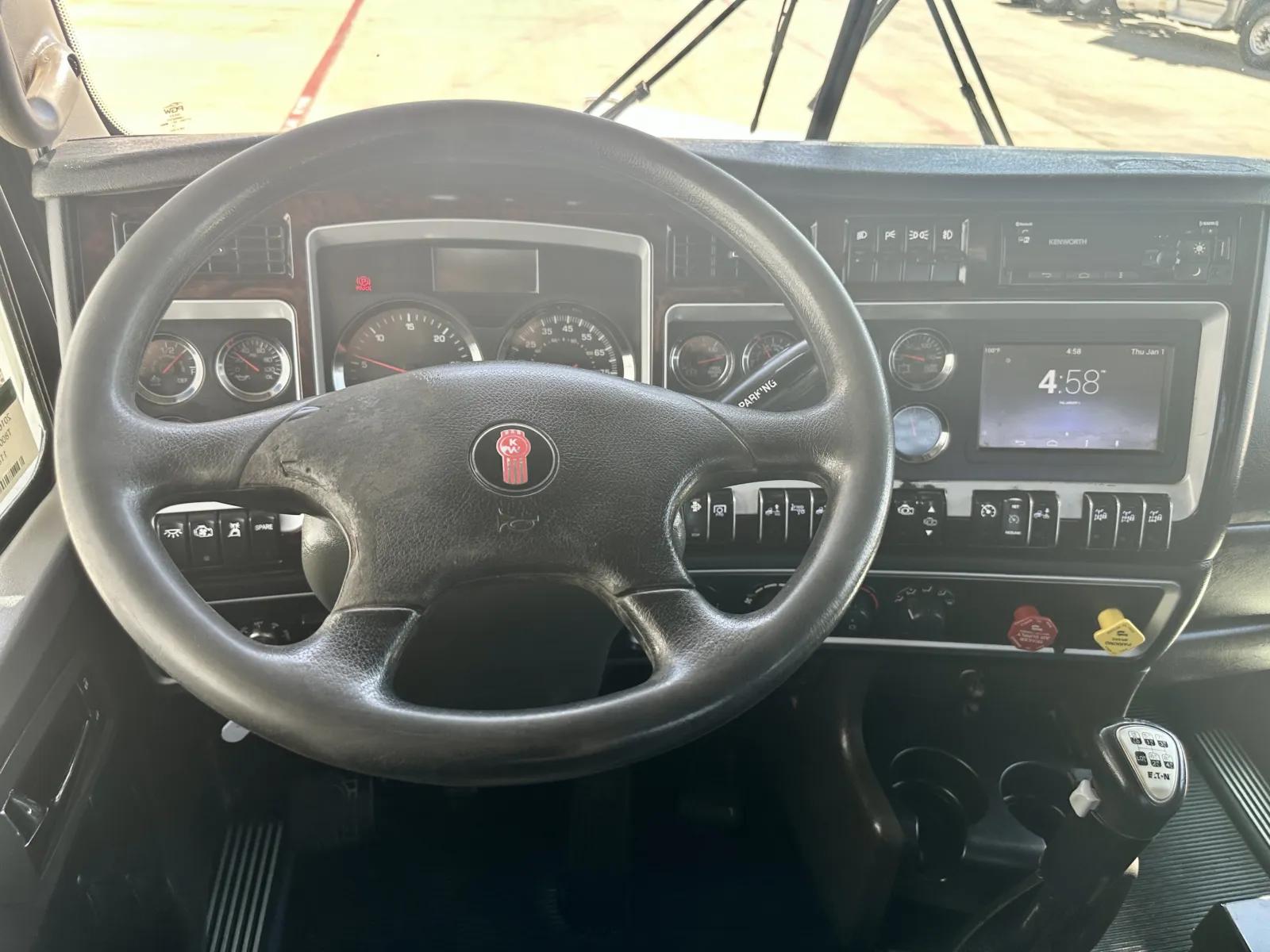 2016 Kenworth T800 in Hutchins, TX — photo 16