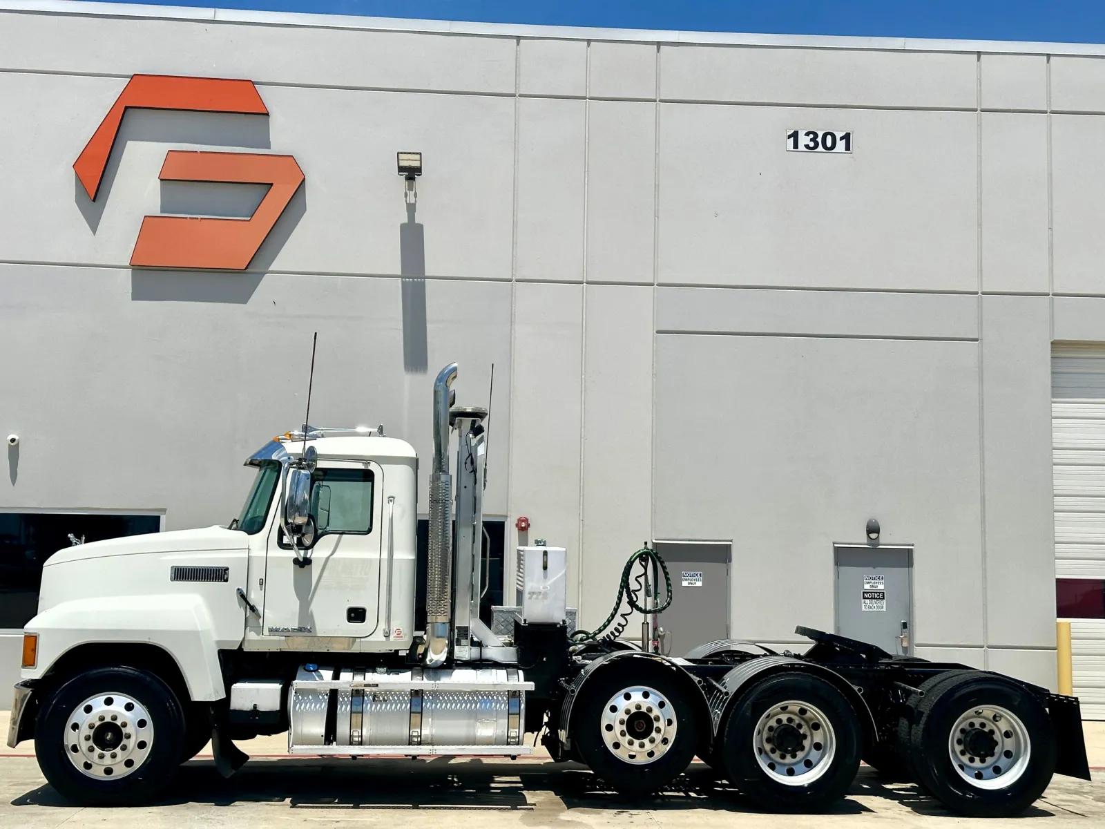 2017 Mack Pinnacle in Hutchins, TX — photo 4