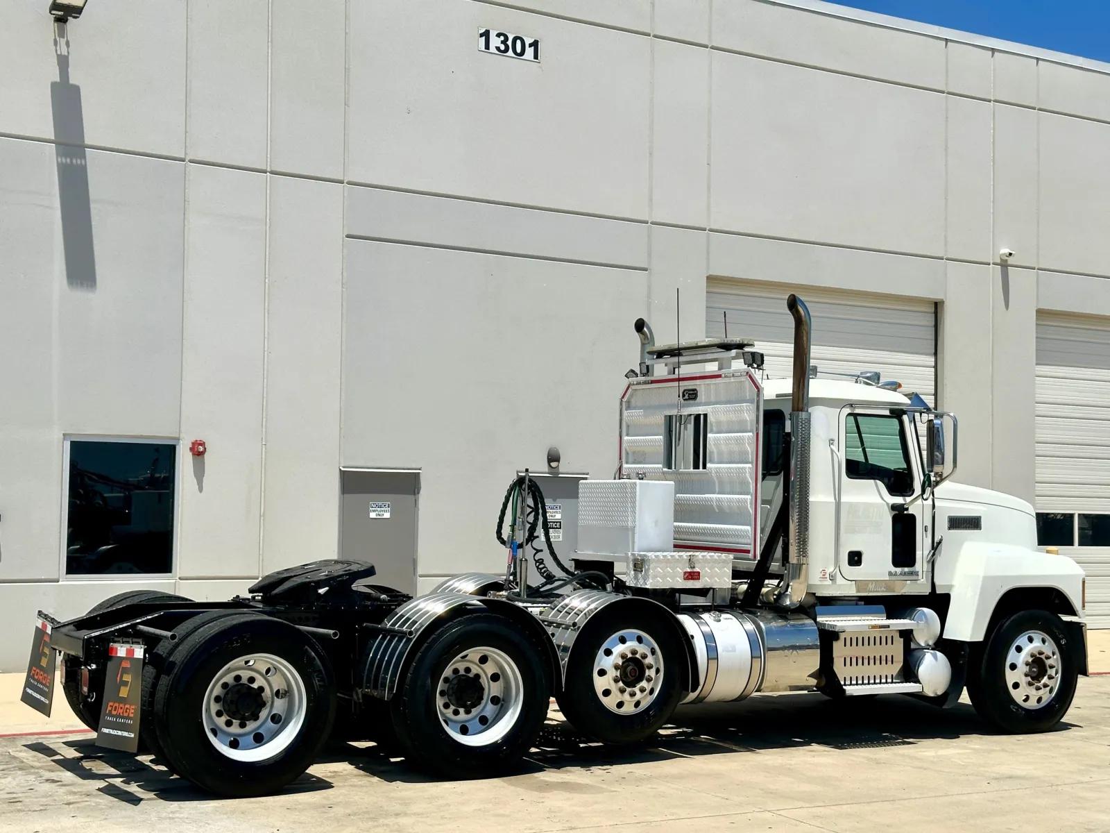 2017 Mack Pinnacle in Hutchins, TX — photo 5