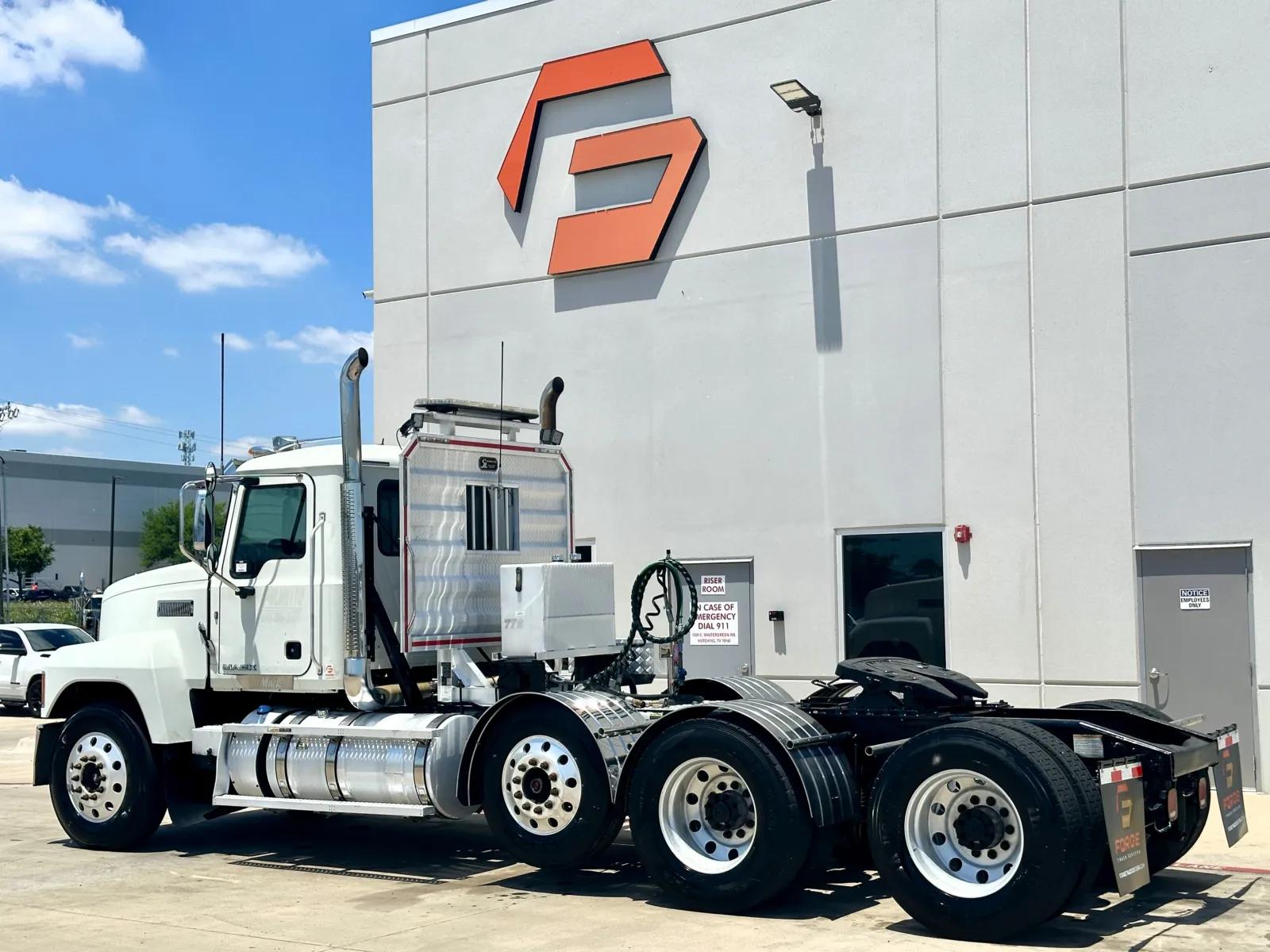 2017 Mack Pinnacle in Hutchins, TX — photo 6