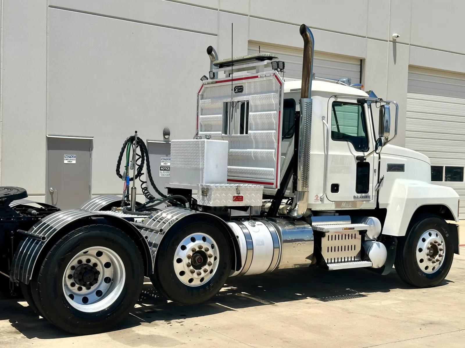 2017 Mack Pinnacle in Hutchins, TX — photo 7