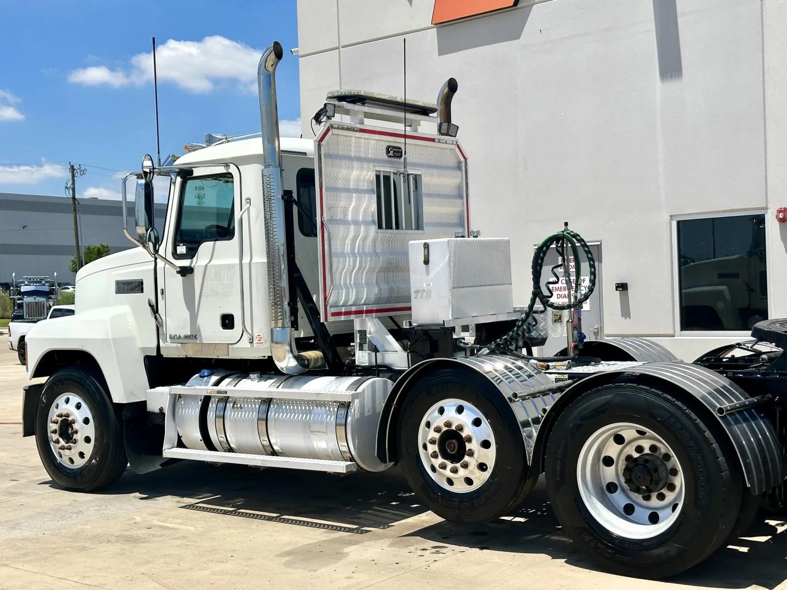 2017 Mack Pinnacle in Hutchins, TX — photo 8