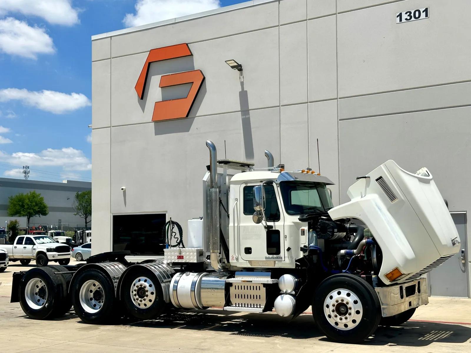 2017 Mack Pinnacle in Hutchins, TX — photo 9