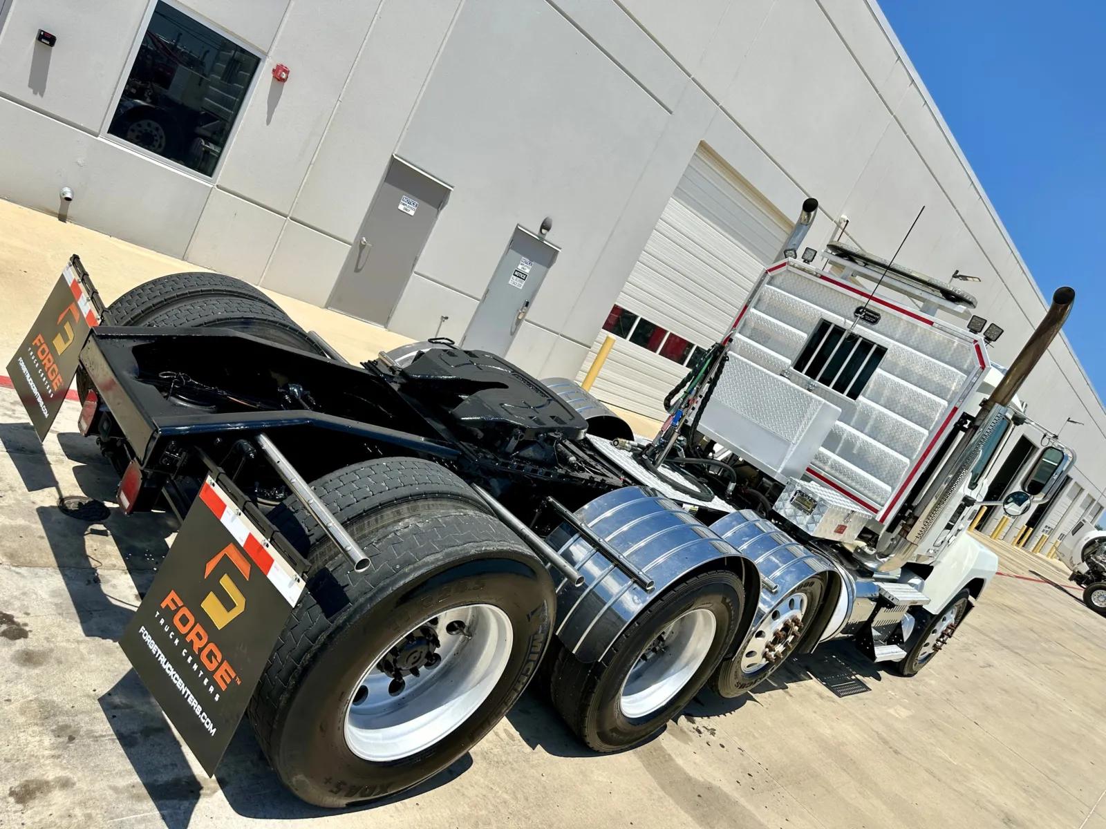 2017 Mack Pinnacle in Hutchins, TX — photo 11