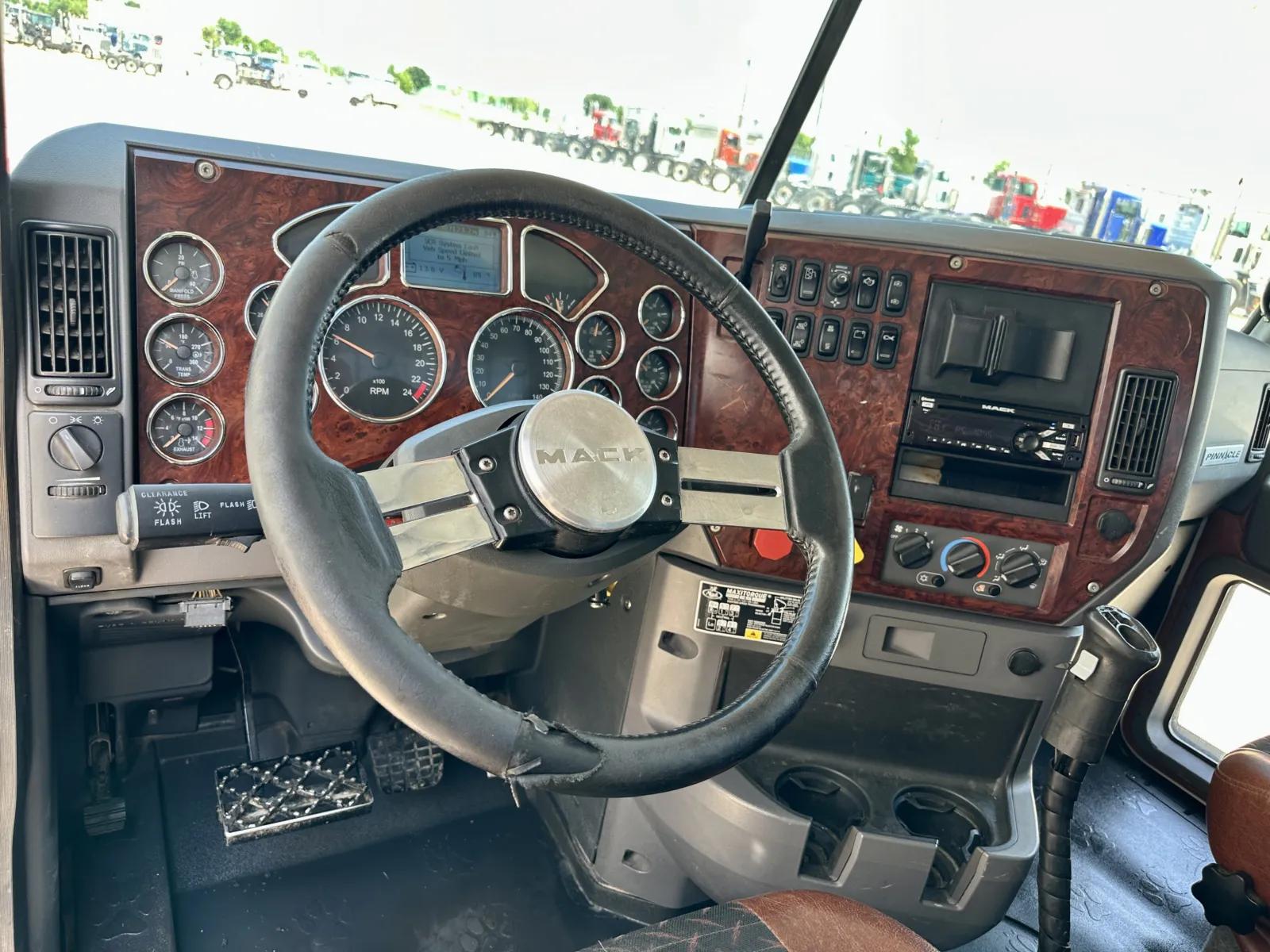 2017 Mack Pinnacle in Hutchins, TX — photo 15