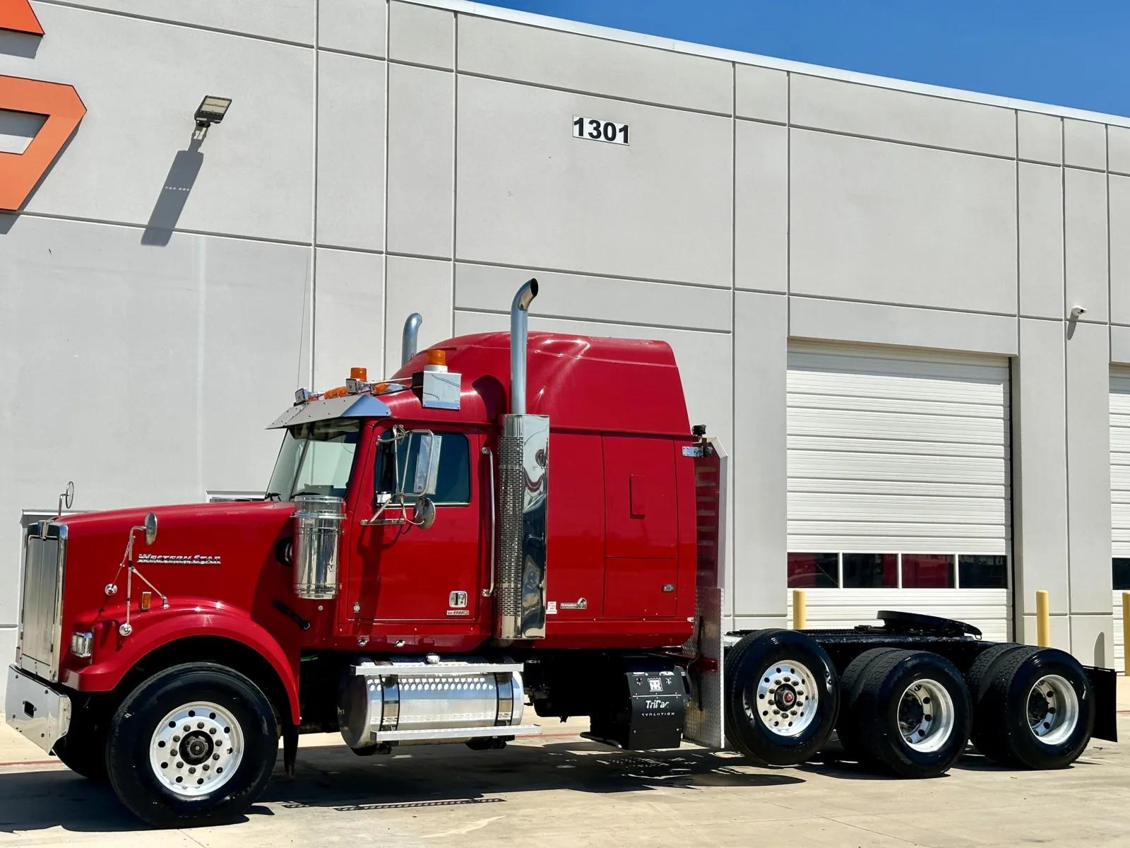 2016 Western Star 4900 in Hutchins, TX — photo 2