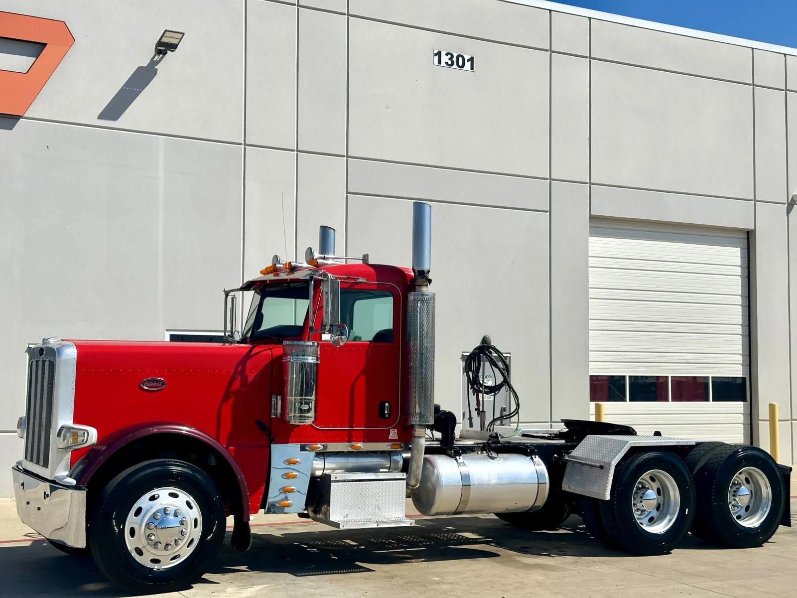 2008 Peterbilt 389 in Hutchins, TX — photo 2
