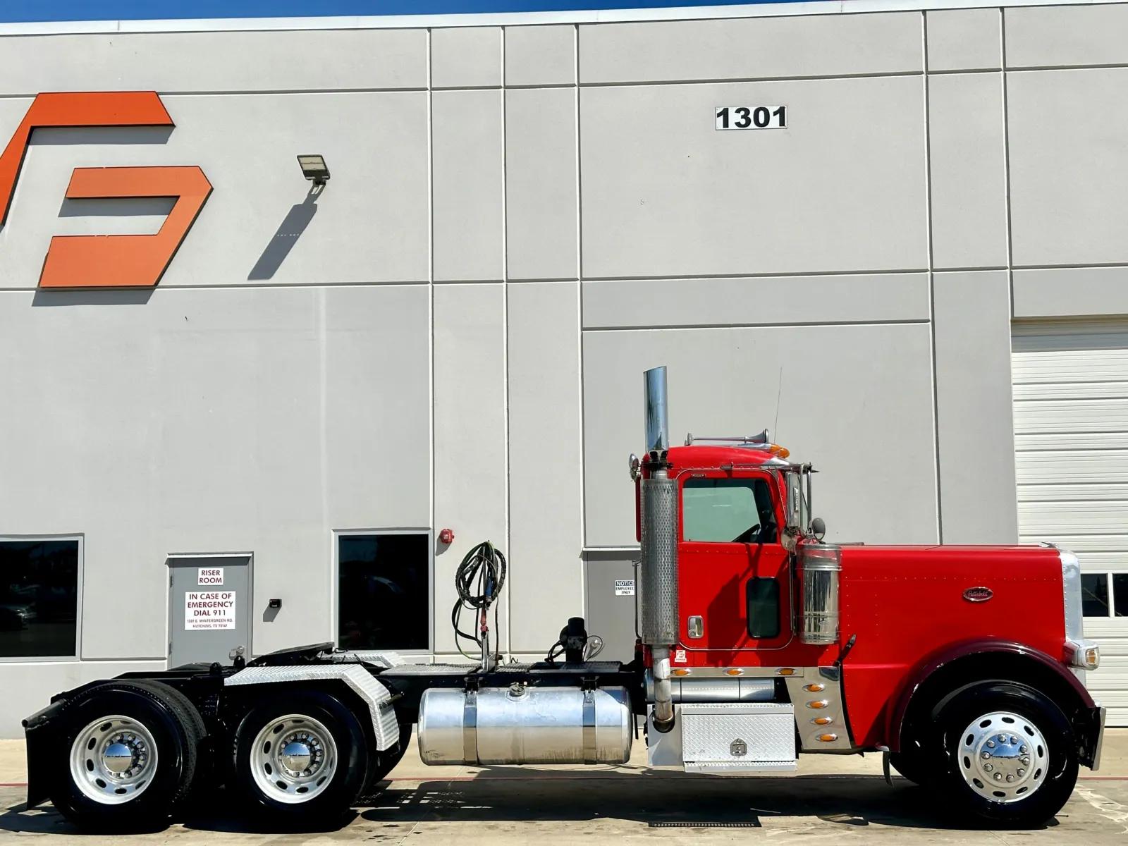 2008 Peterbilt 389 in Hutchins, TX — photo 3