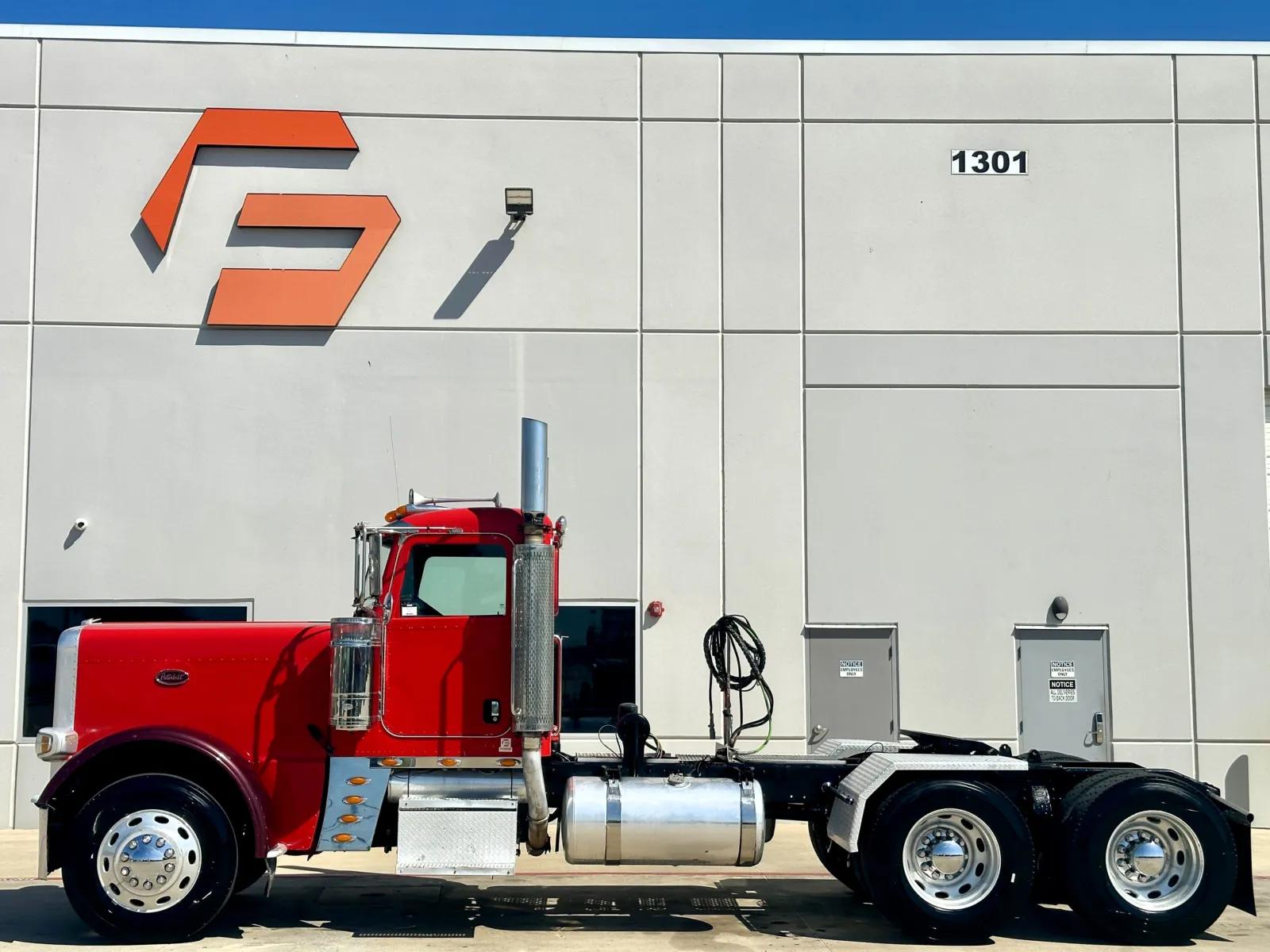 2008 Peterbilt 389 in Hutchins, TX — photo 4