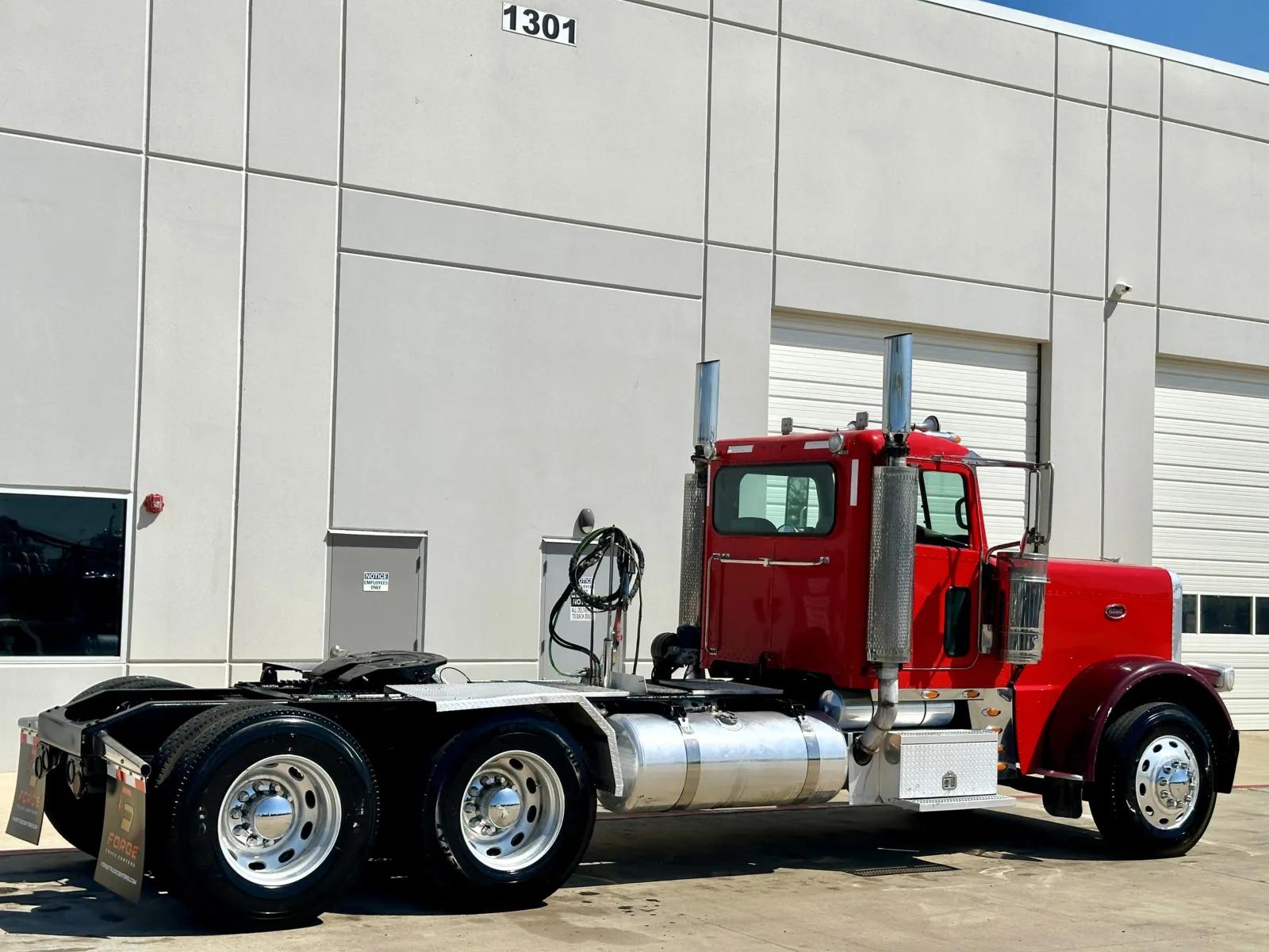 2008 Peterbilt 389 in Hutchins, TX — photo 5