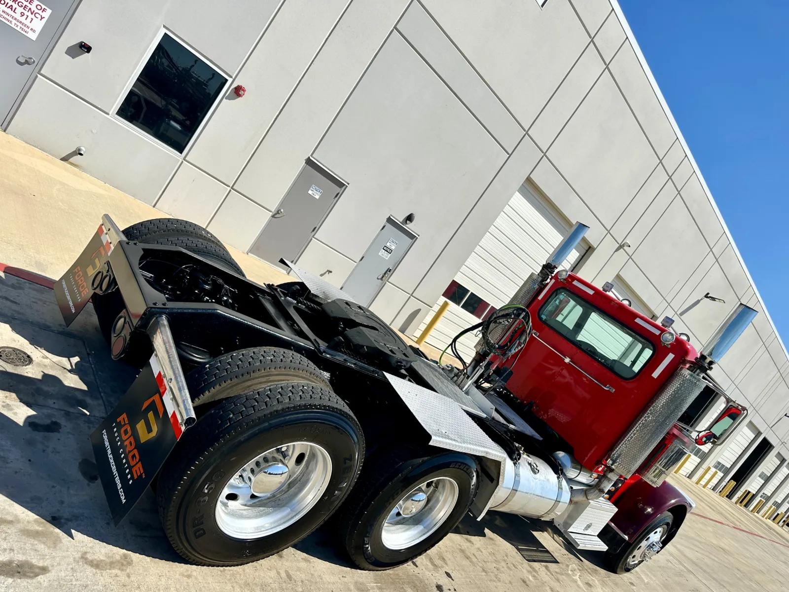 2008 Peterbilt 389 in Hutchins, TX — photo 11