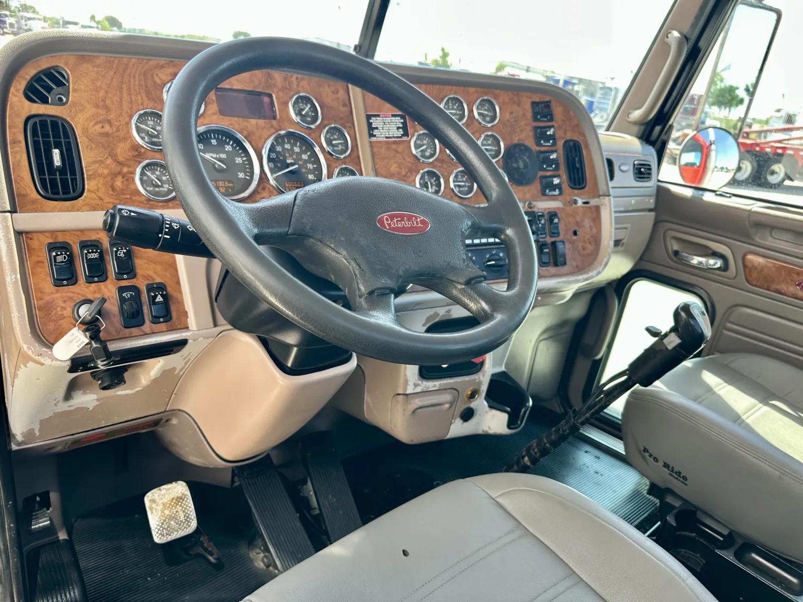 2008 Peterbilt 389 in Hutchins, TX — photo 15
