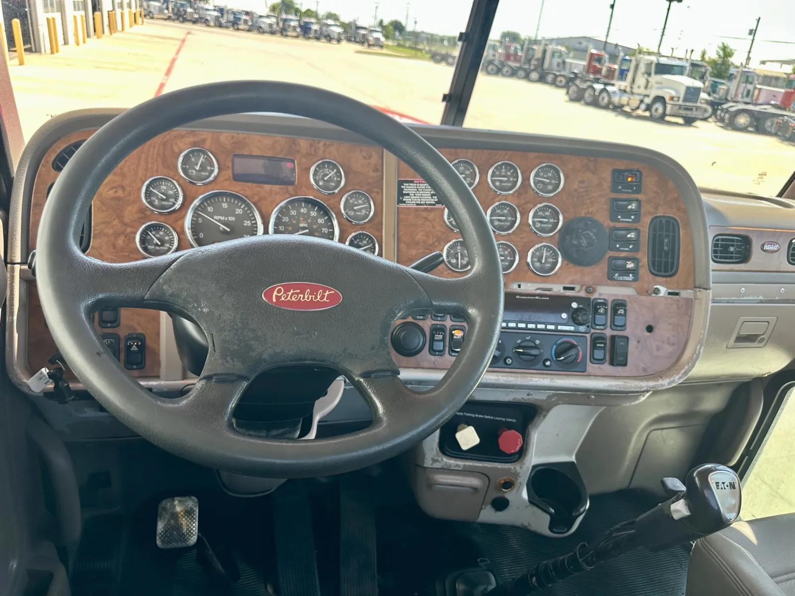 2008 Peterbilt 389 in Hutchins, TX — photo 16