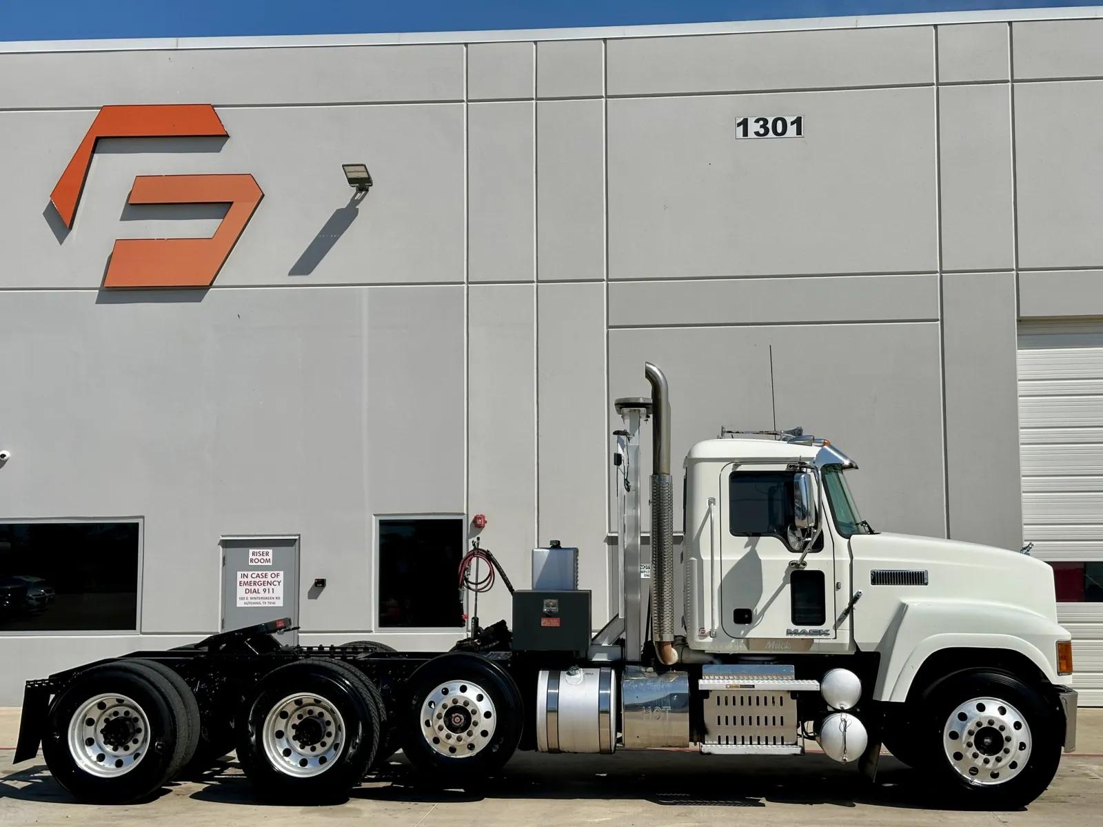 2017 Mack Pinnacle in Hutchins, TX — photo 3