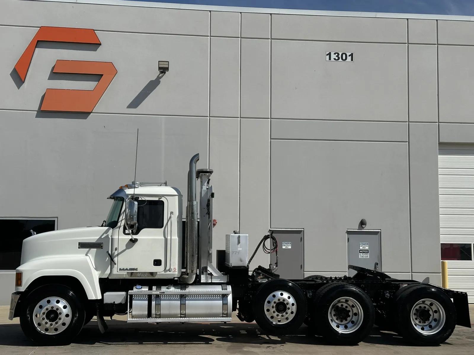 2017 Mack Pinnacle in Hutchins, TX — photo 4