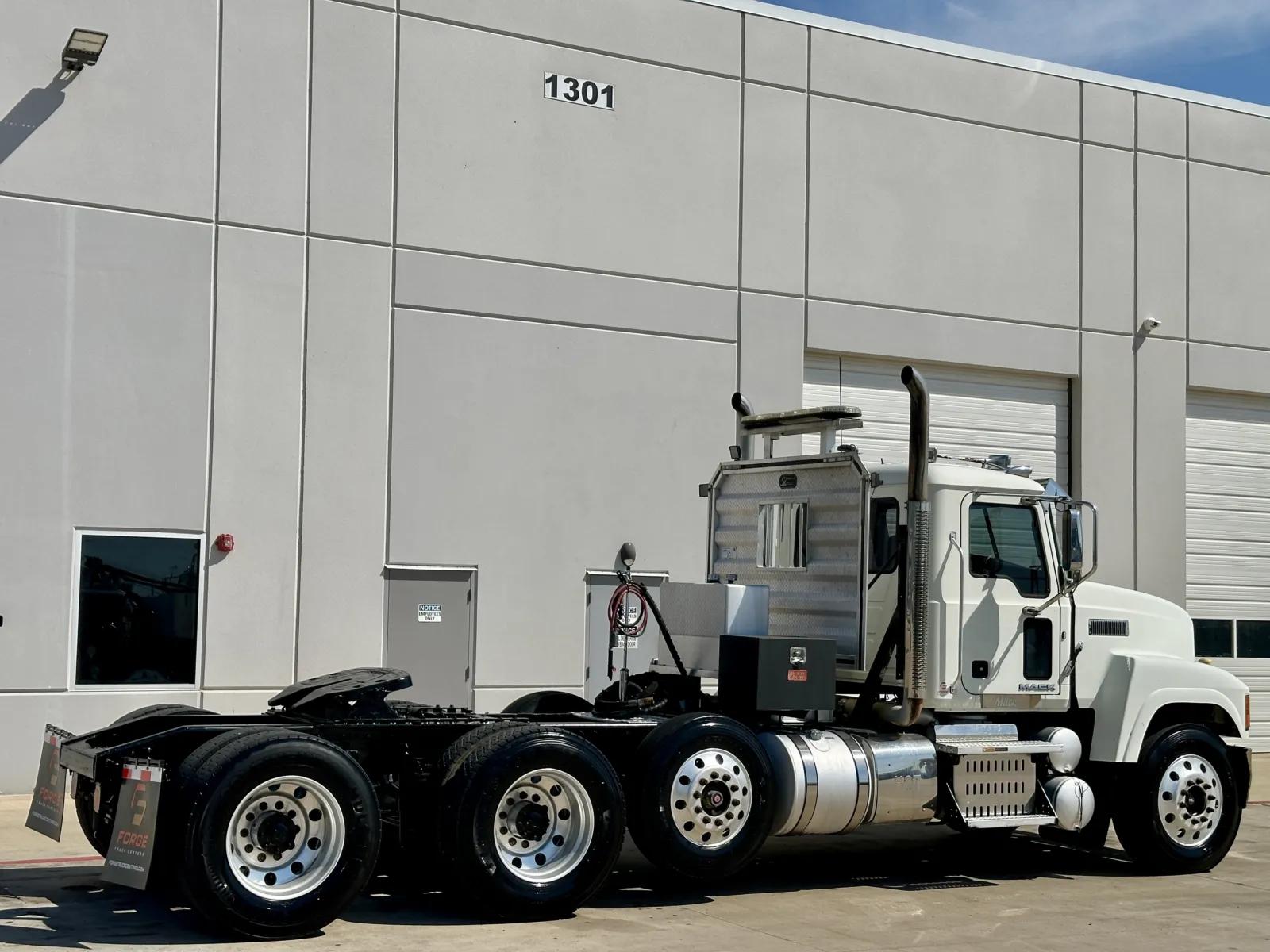 2017 Mack Pinnacle in Hutchins, TX — photo 5