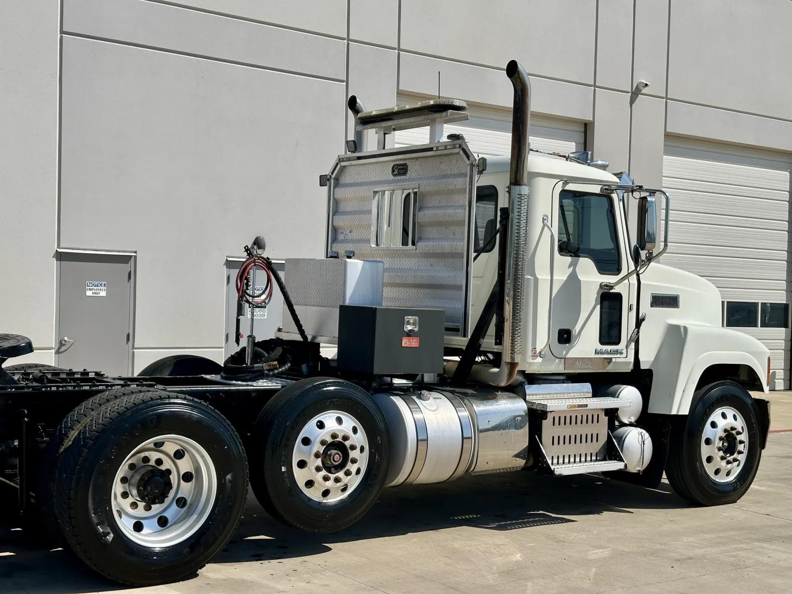 2017 Mack Pinnacle in Hutchins, TX — photo 7