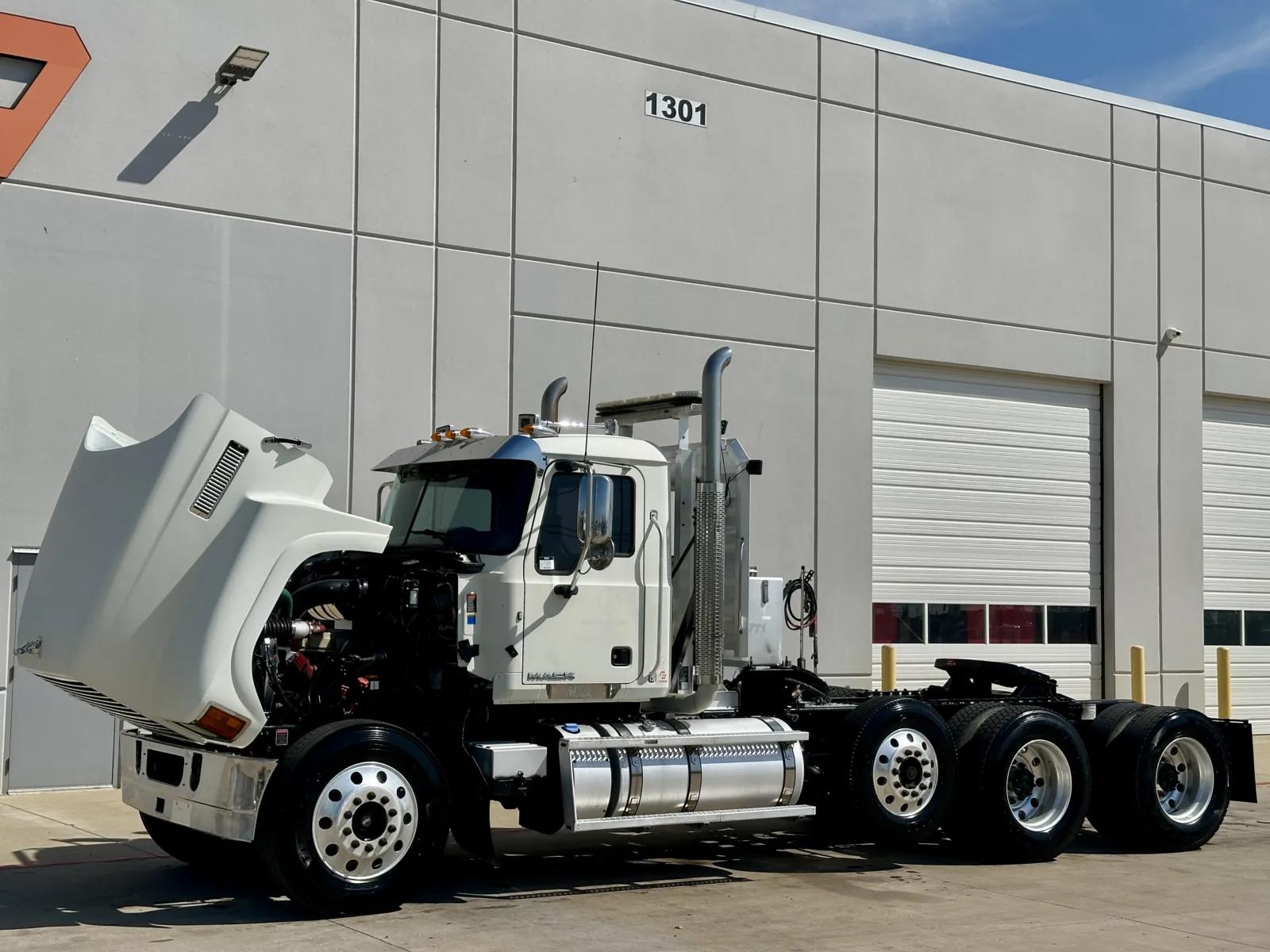 2017 Mack Pinnacle in Hutchins, TX — photo 9