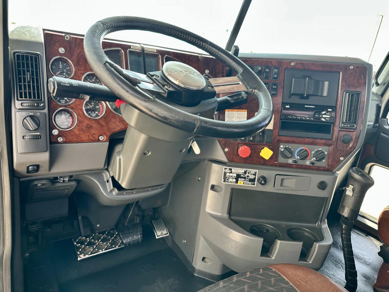 2017 Mack Pinnacle in Hutchins, TX — photo 14
