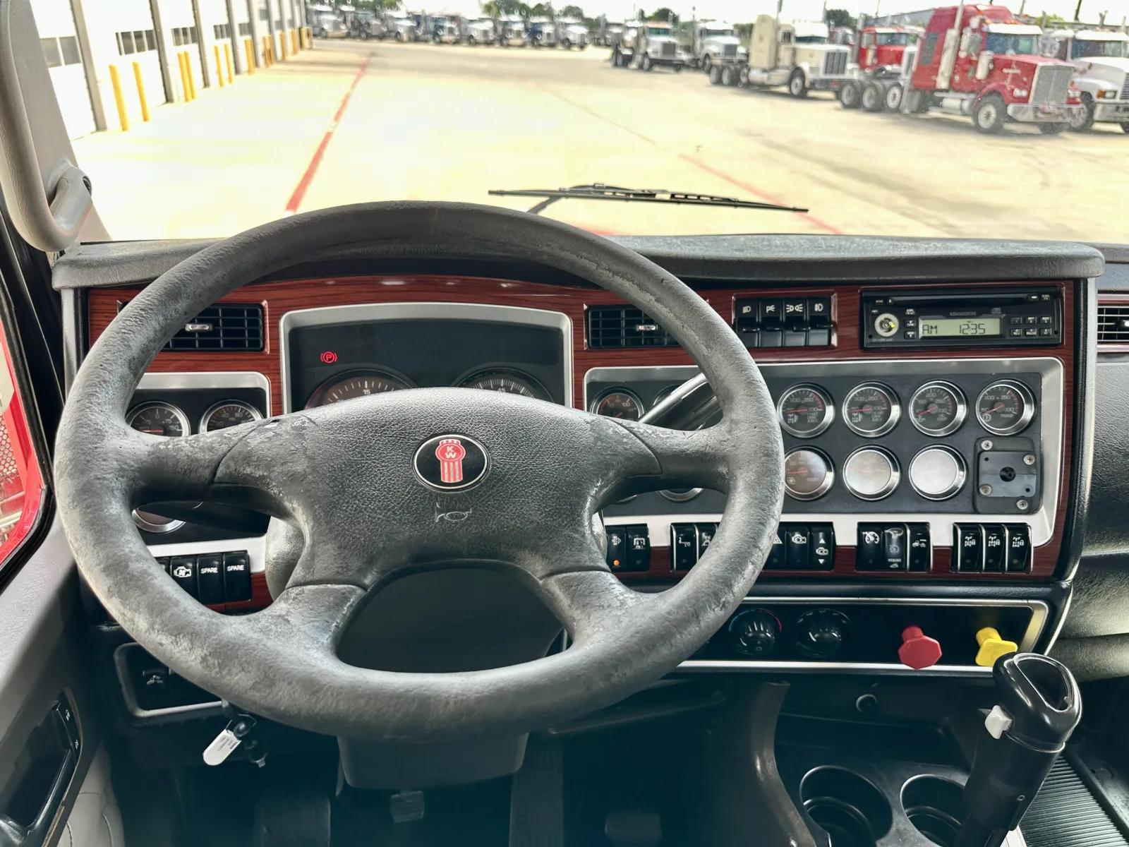 2008 Kenworth T800 in Hutchins, TX — photo 16