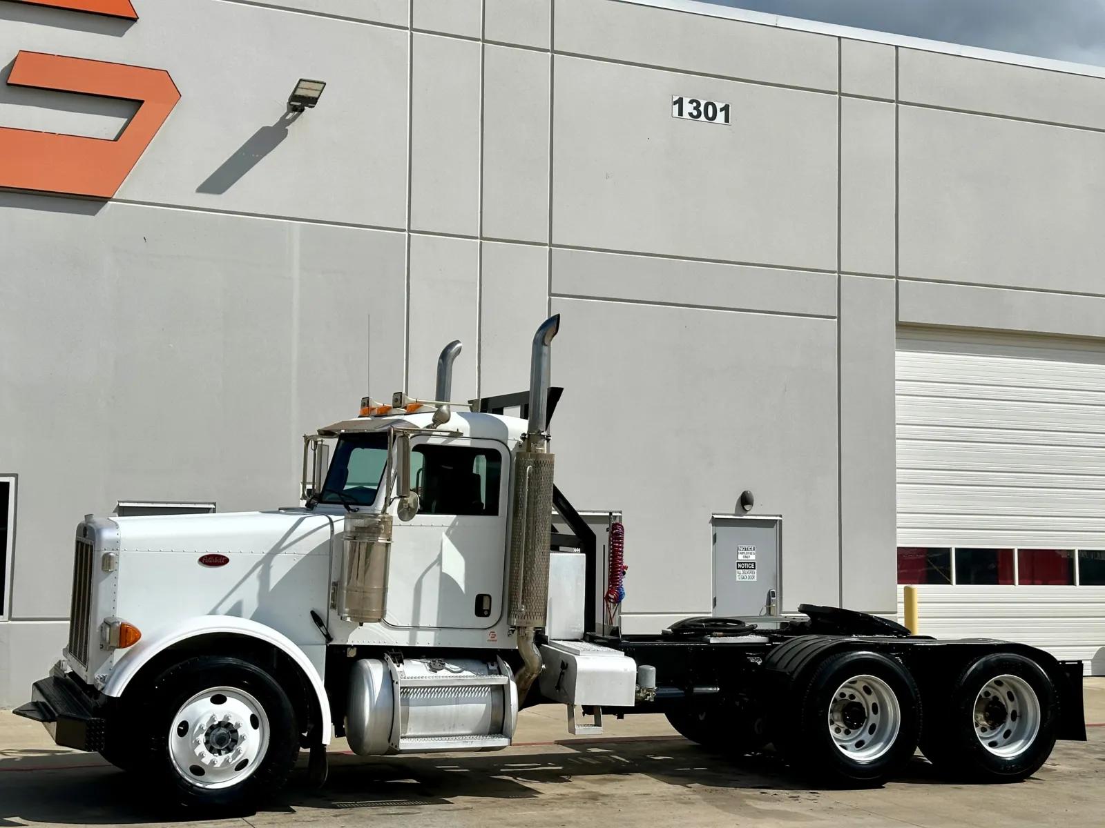 2007 Peterbilt 379 in Hutchins, TX — photo 2