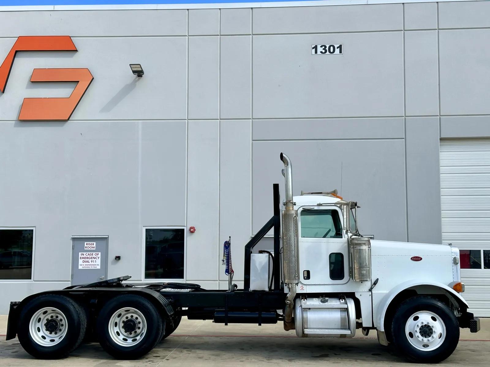 2007 Peterbilt 379 in Hutchins, TX — photo 3