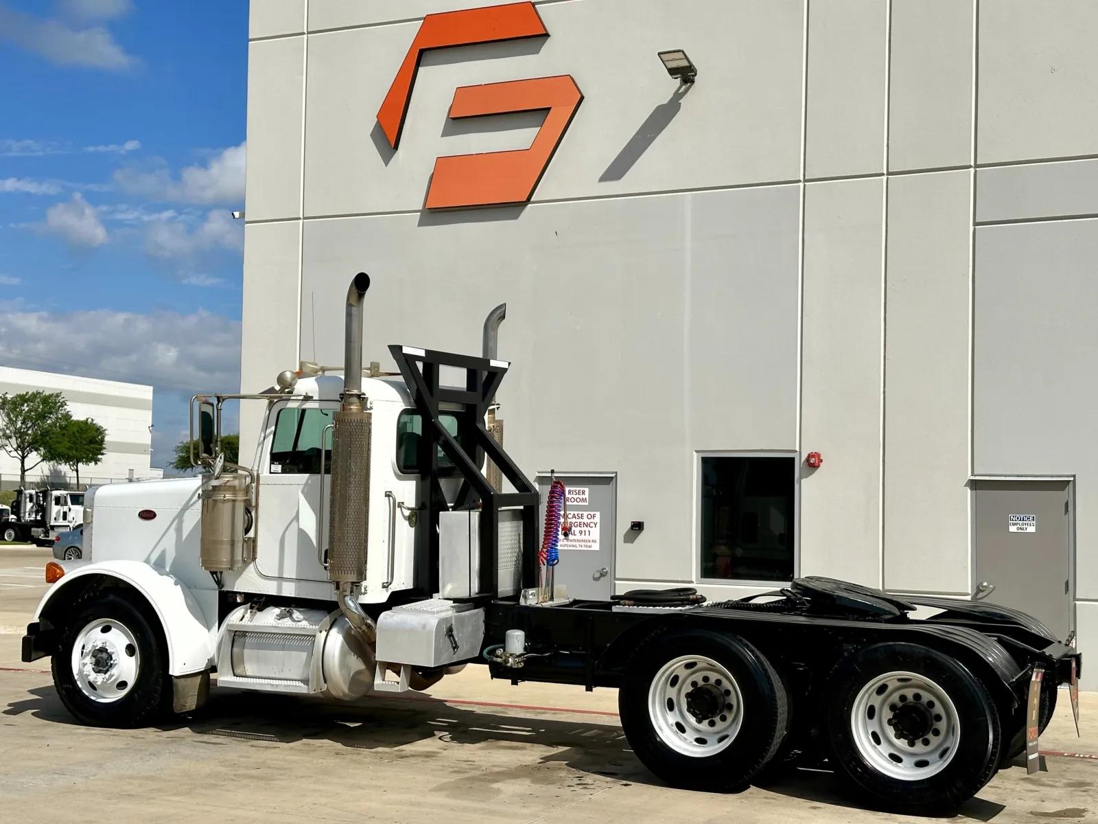 2007 Peterbilt 379 in Hutchins, TX — photo 6