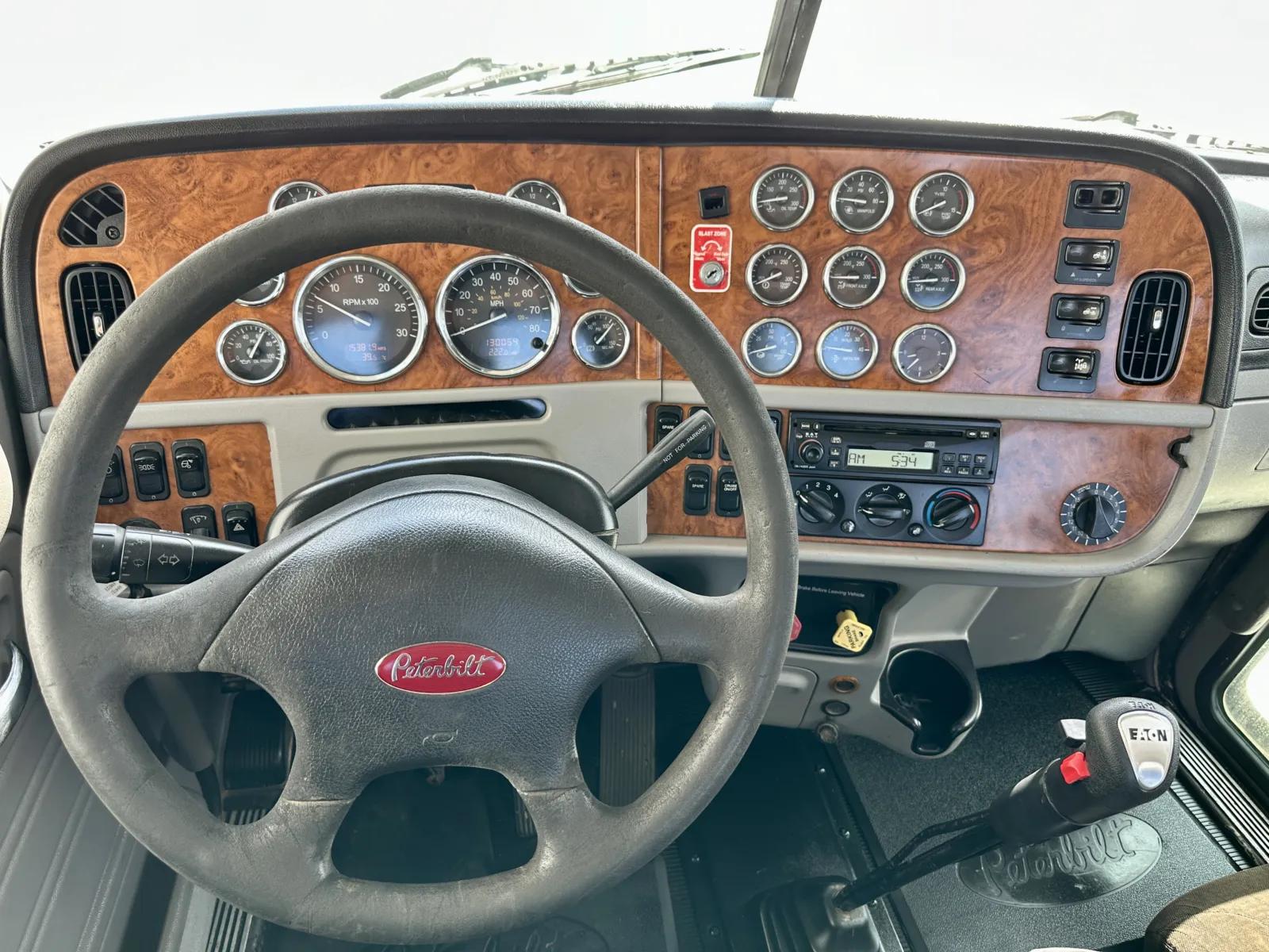 2007 Peterbilt 379 in Hutchins, TX — photo 16