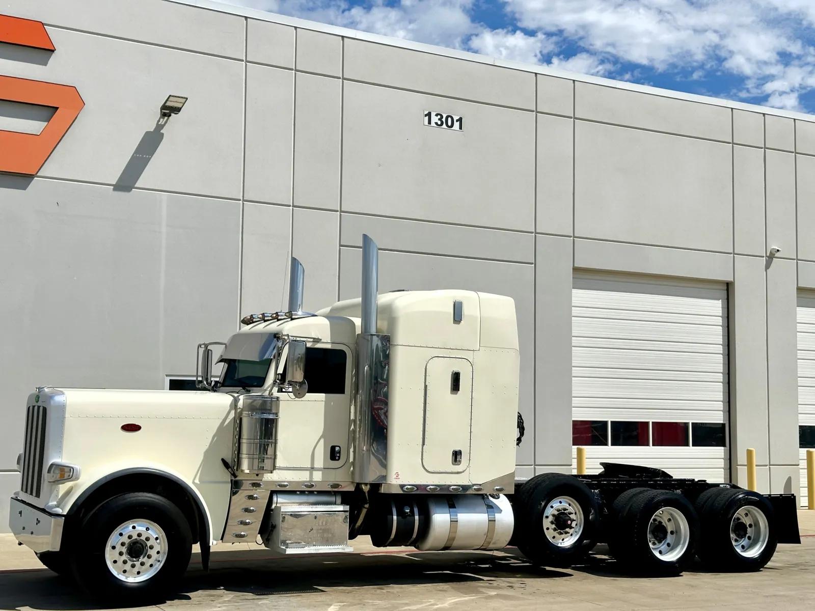 2019 Peterbilt 389 in Hutchins, TX — photo 2