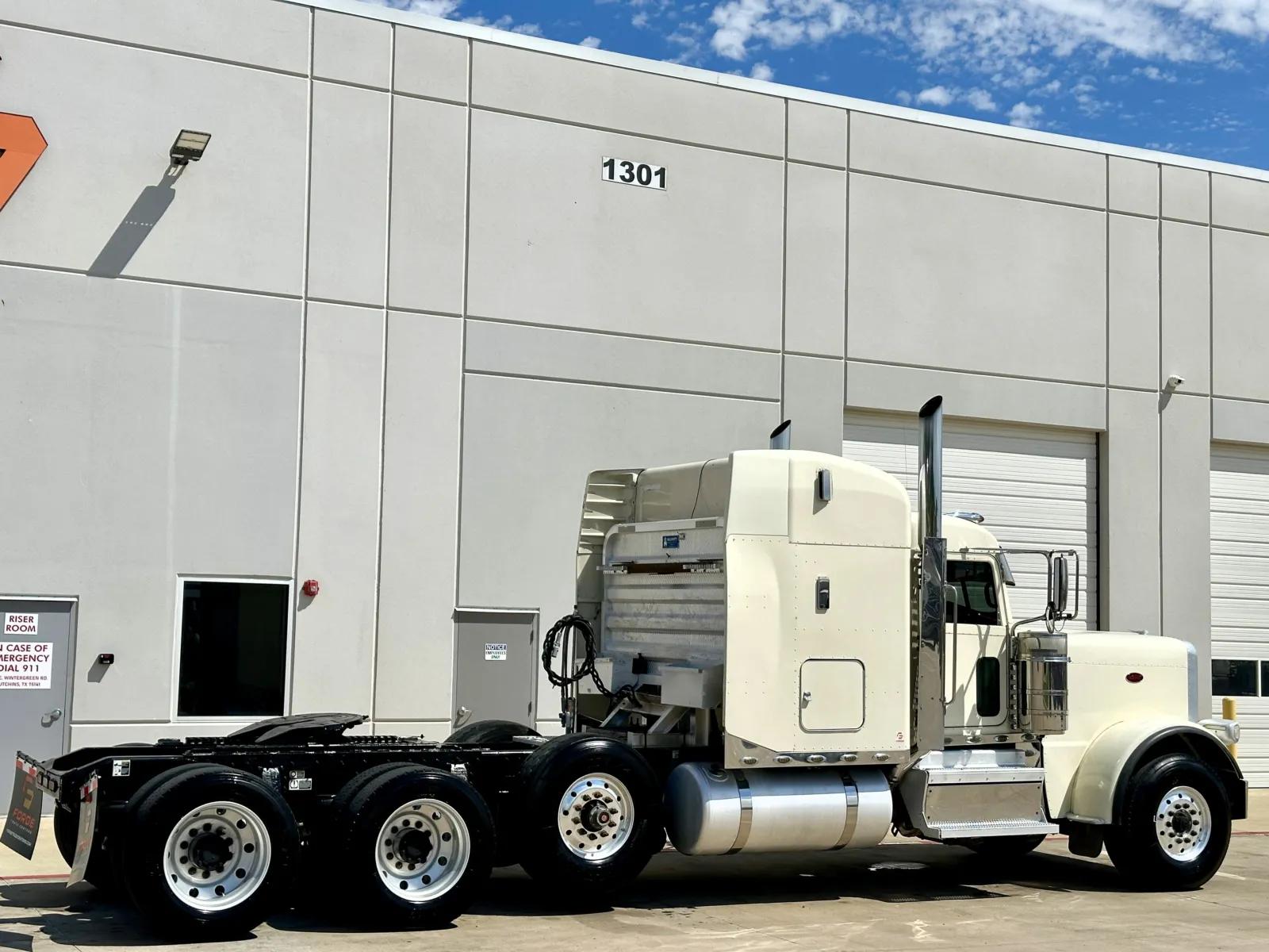 2019 Peterbilt 389 in Hutchins, TX — photo 5