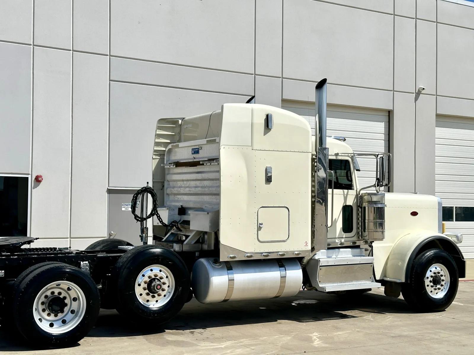 2019 Peterbilt 389 in Hutchins, TX — photo 7