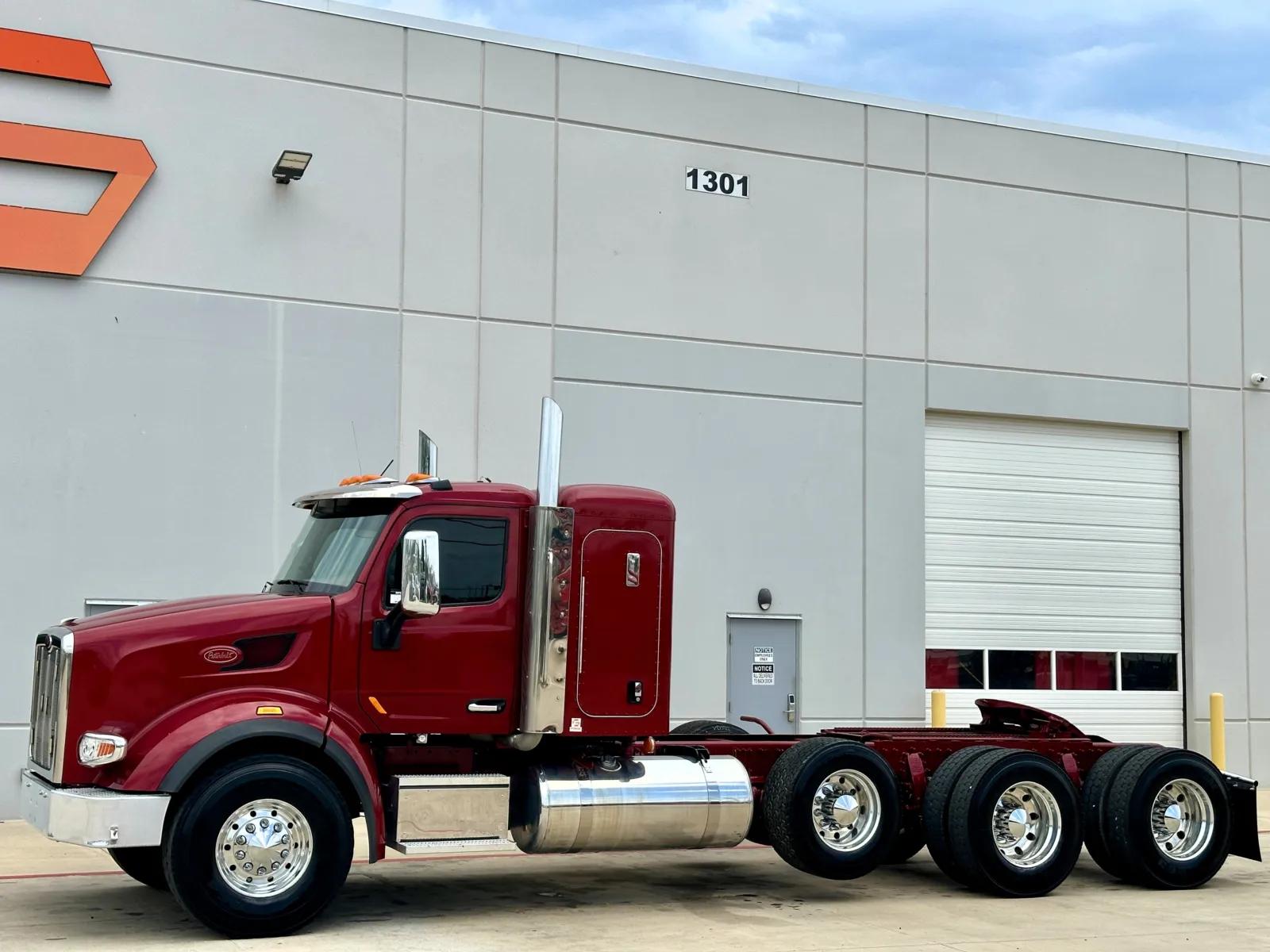 2015 Peterbilt 567 in Hutchins, TX — photo 2