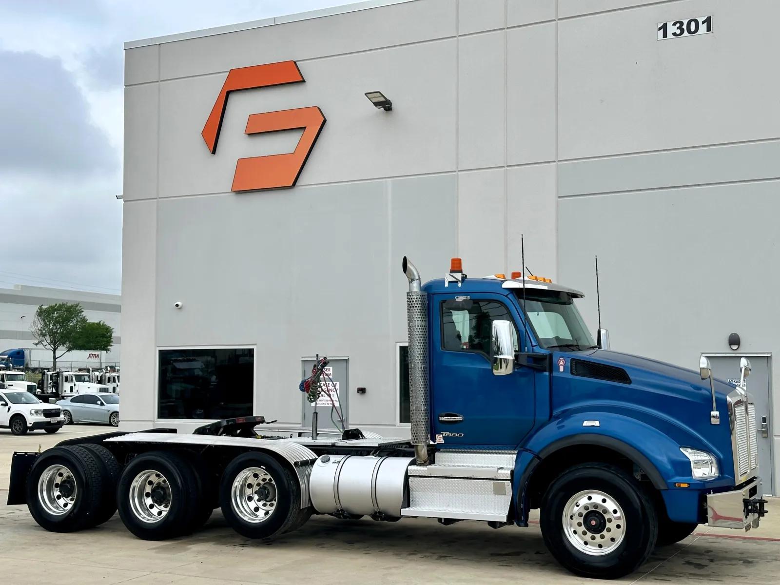 2023 Kenworth T880
