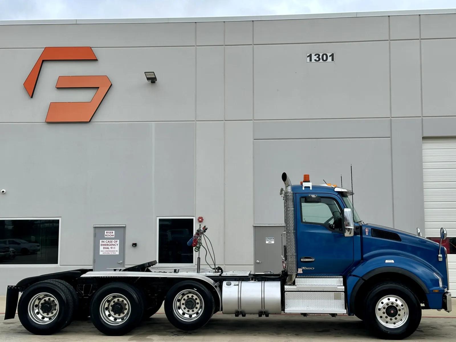 2023 Kenworth T880 in Hutchins, TX — photo 3