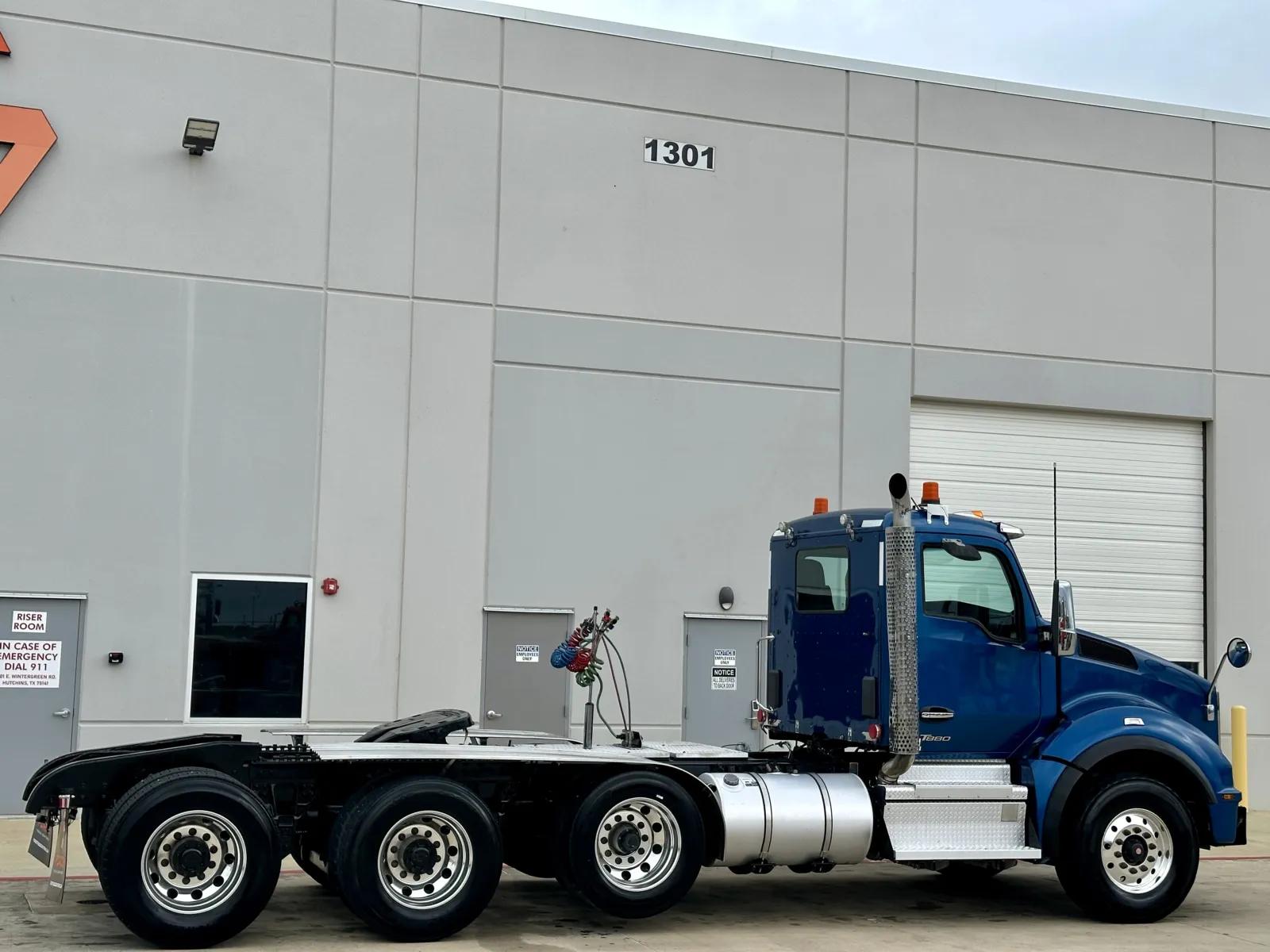2023 Kenworth T880 in Hutchins, TX — photo 5